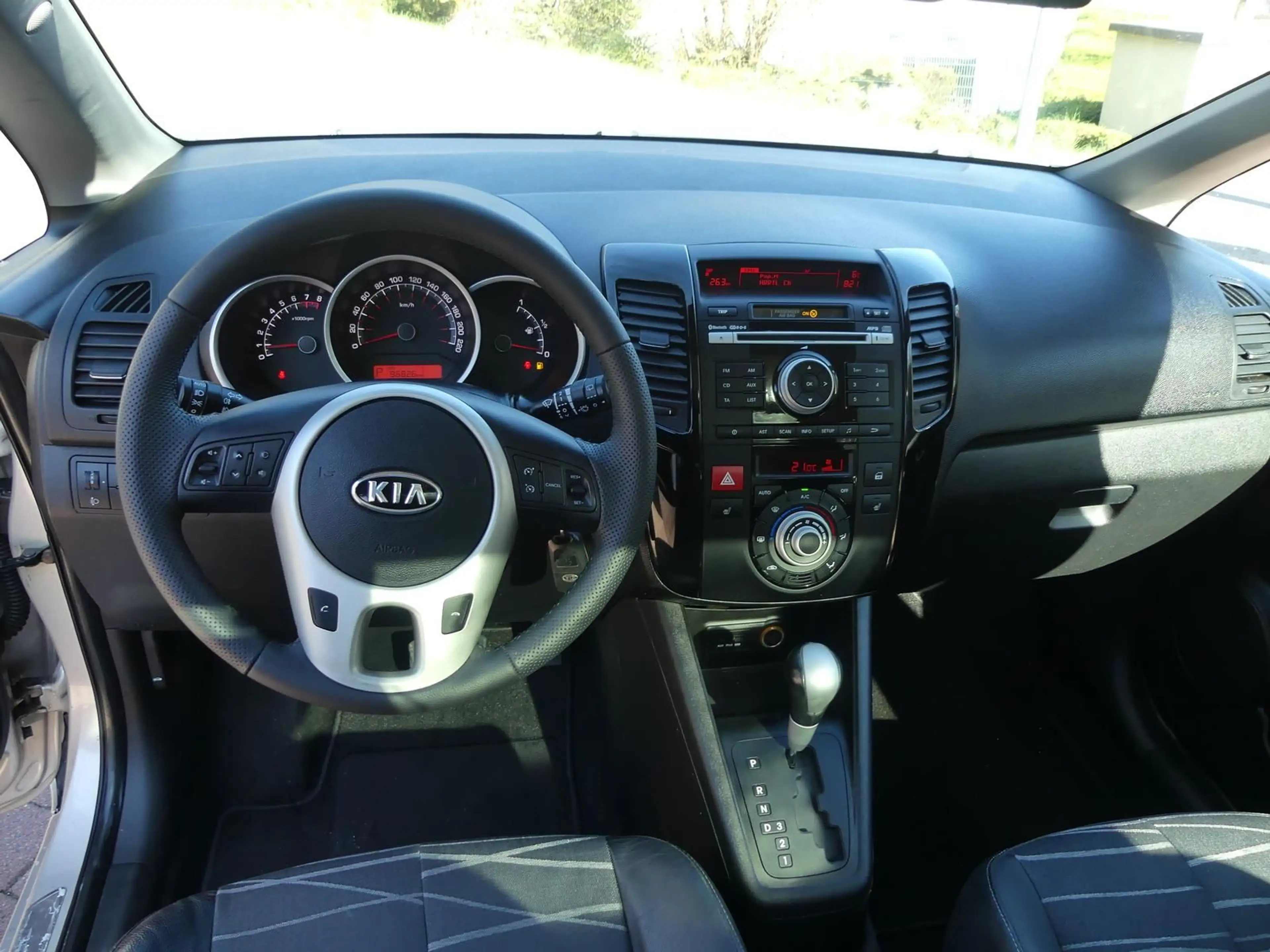 Kia Venga 1.6*Automatik*Klima*Sitzhzg*Kam*Pano — photo 13