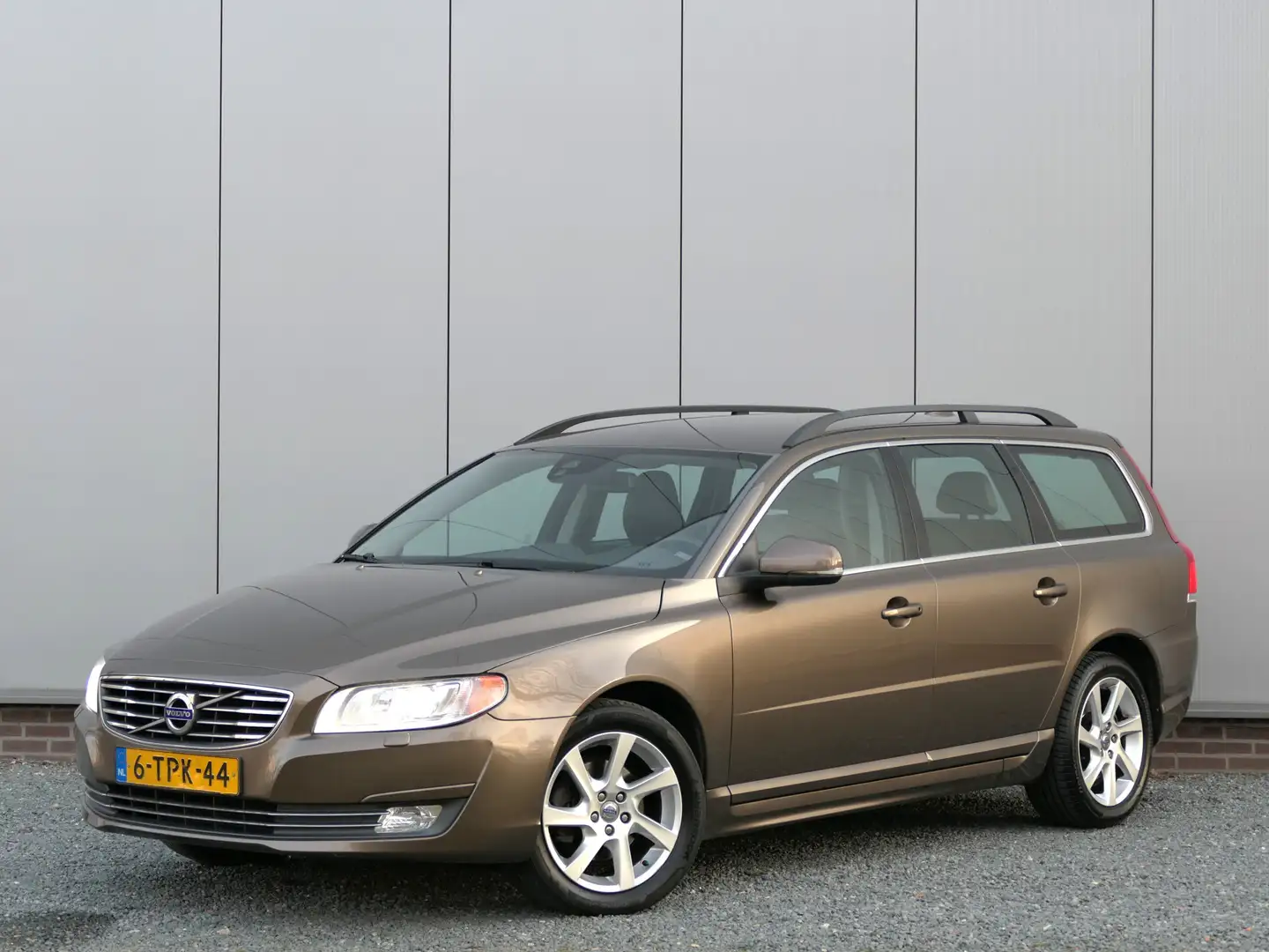 Volvo V70 T4 Nordic+ Leer / Trekhaak / Standkachel / Navi Brun - 1