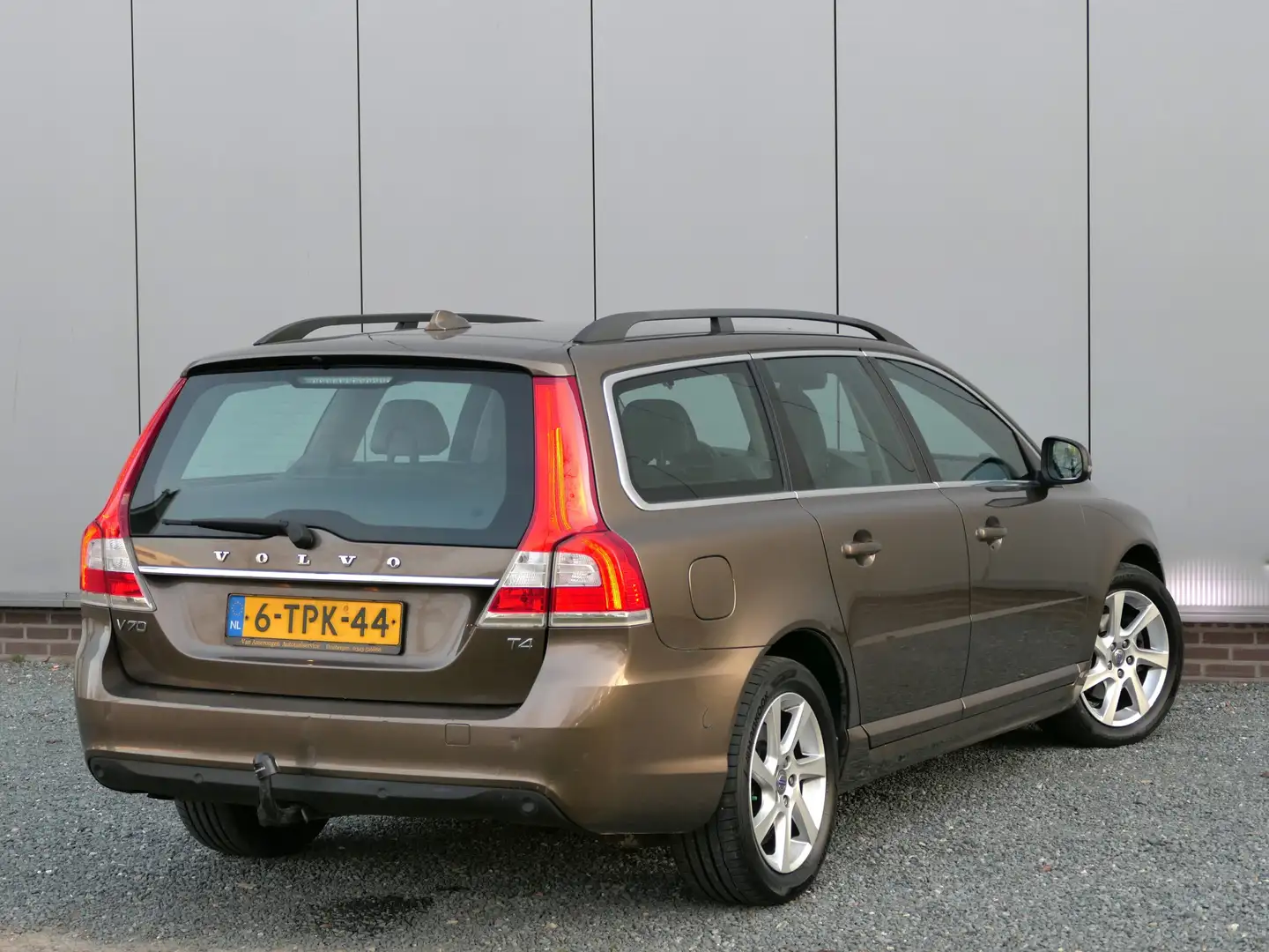Volvo V70 T4 Nordic+ Leer / Trekhaak / Standkachel / Navi Brun - 2