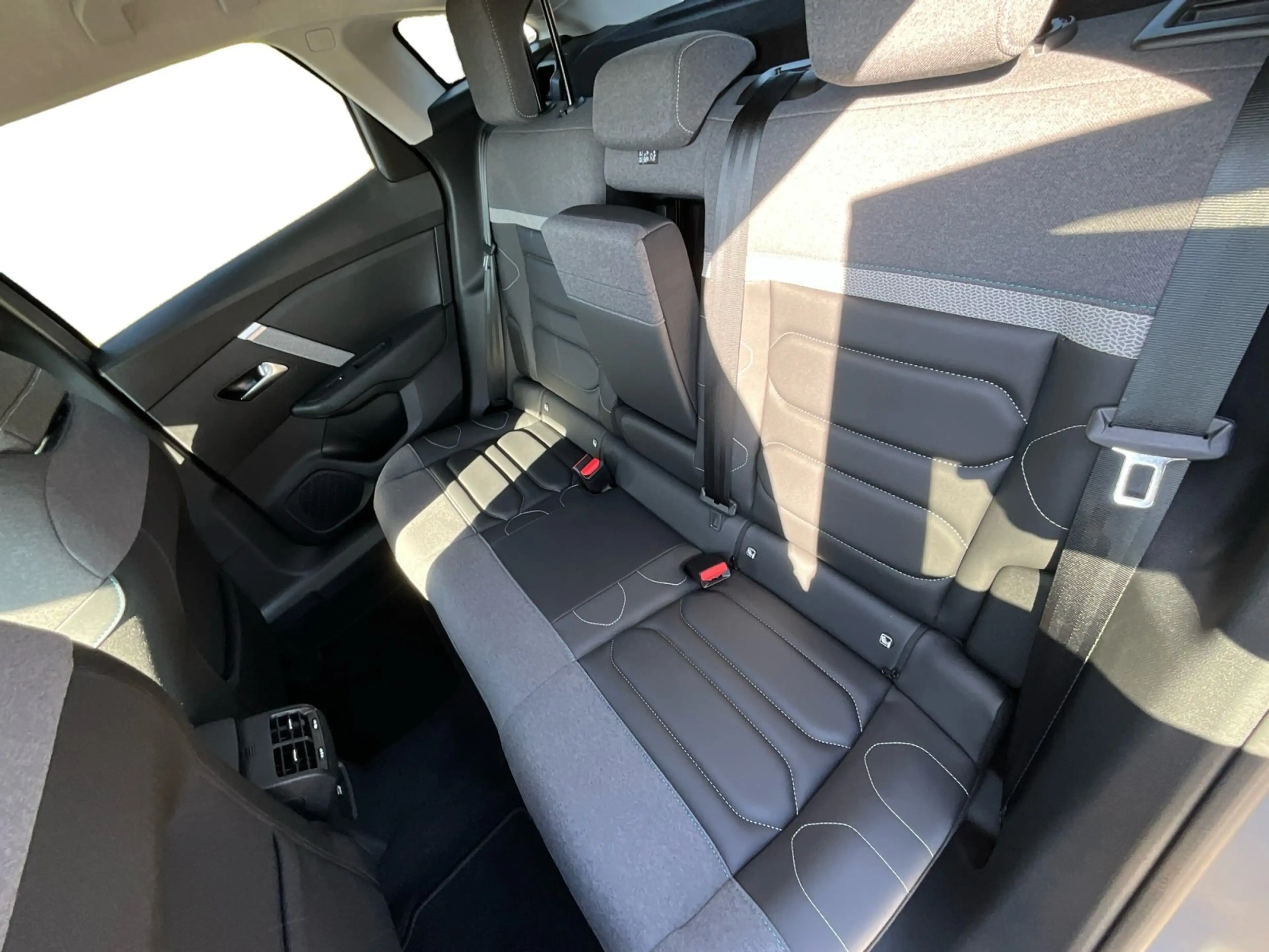 Citroen C4 1.2 Automatik Mild-Hybrid Max Vollausstattung — photo 15