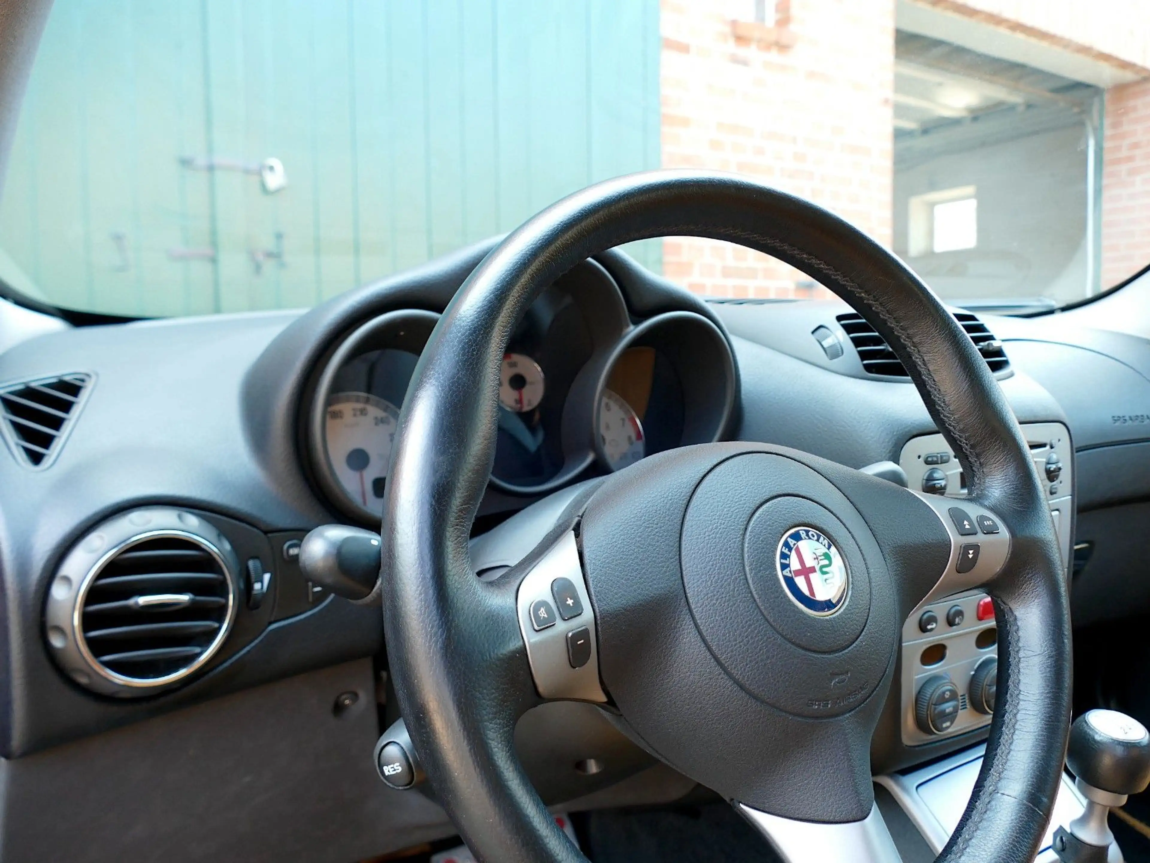 Alfa Romeo GT 3.2 V6 24V Distinctive — photo 6