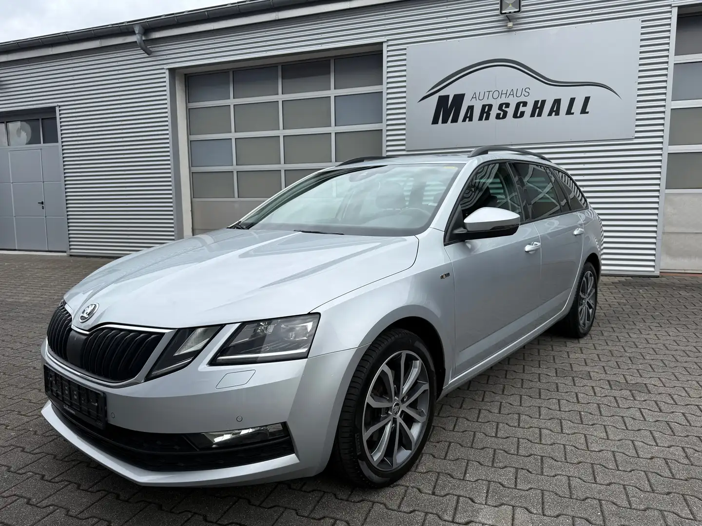 Skoda Octavia Combi 2.0 TDi DSG Soleil NAVI LED 17"PDC SHZ Temp. Silber - 1