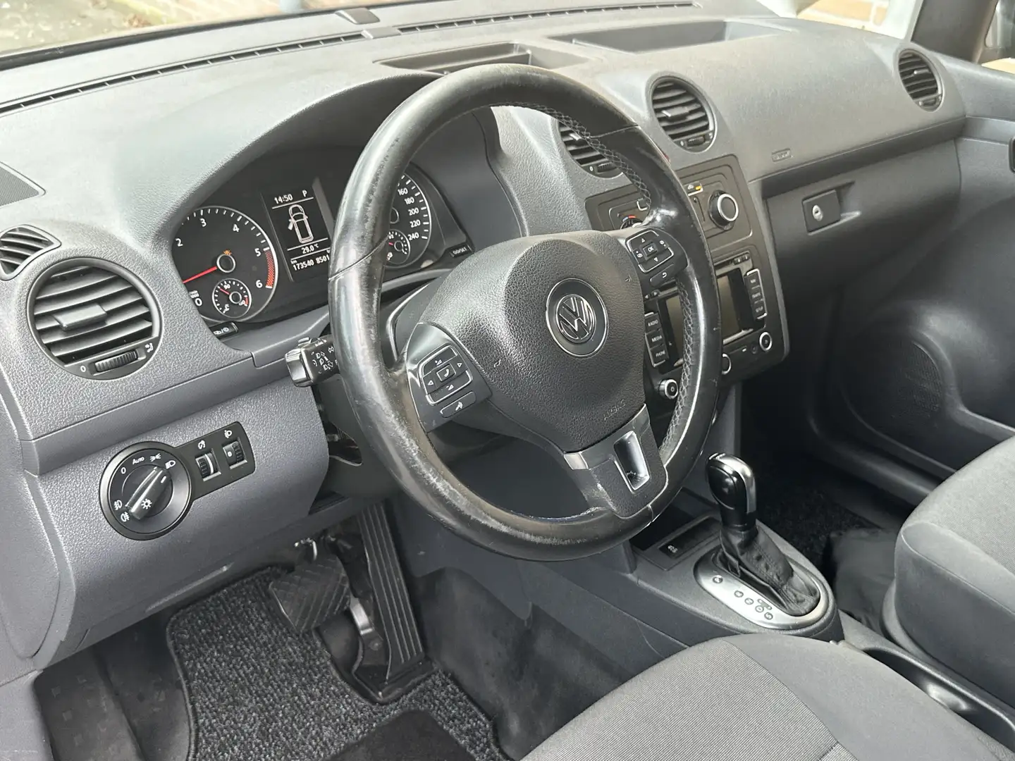 Volkswagen Caddy 1.6TDI 102PK DSG / Navigatie / Cruisecontrol Grijs - 2
