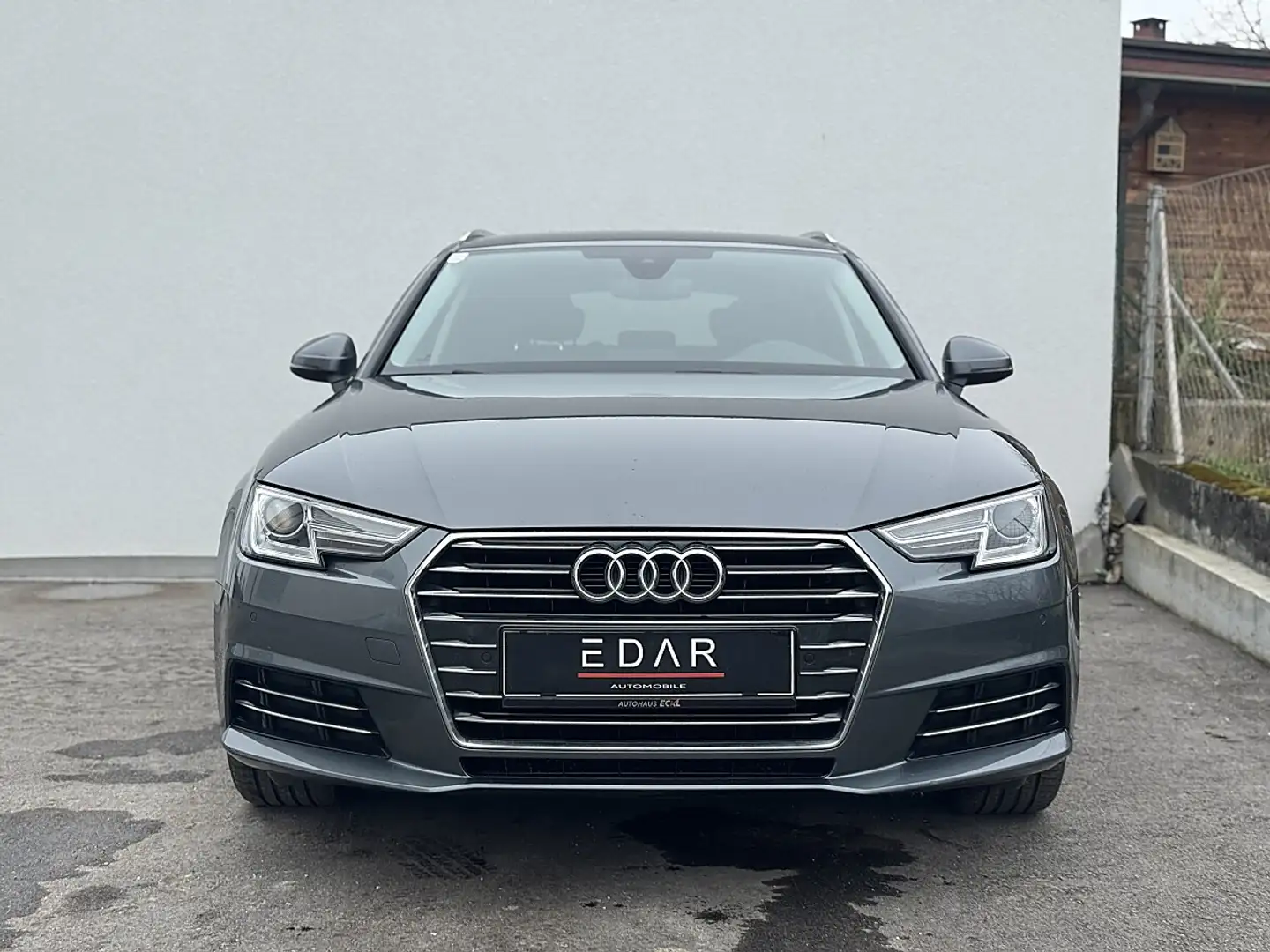 Audi A4 2,0 TDI Design S-tronic Grau - 1