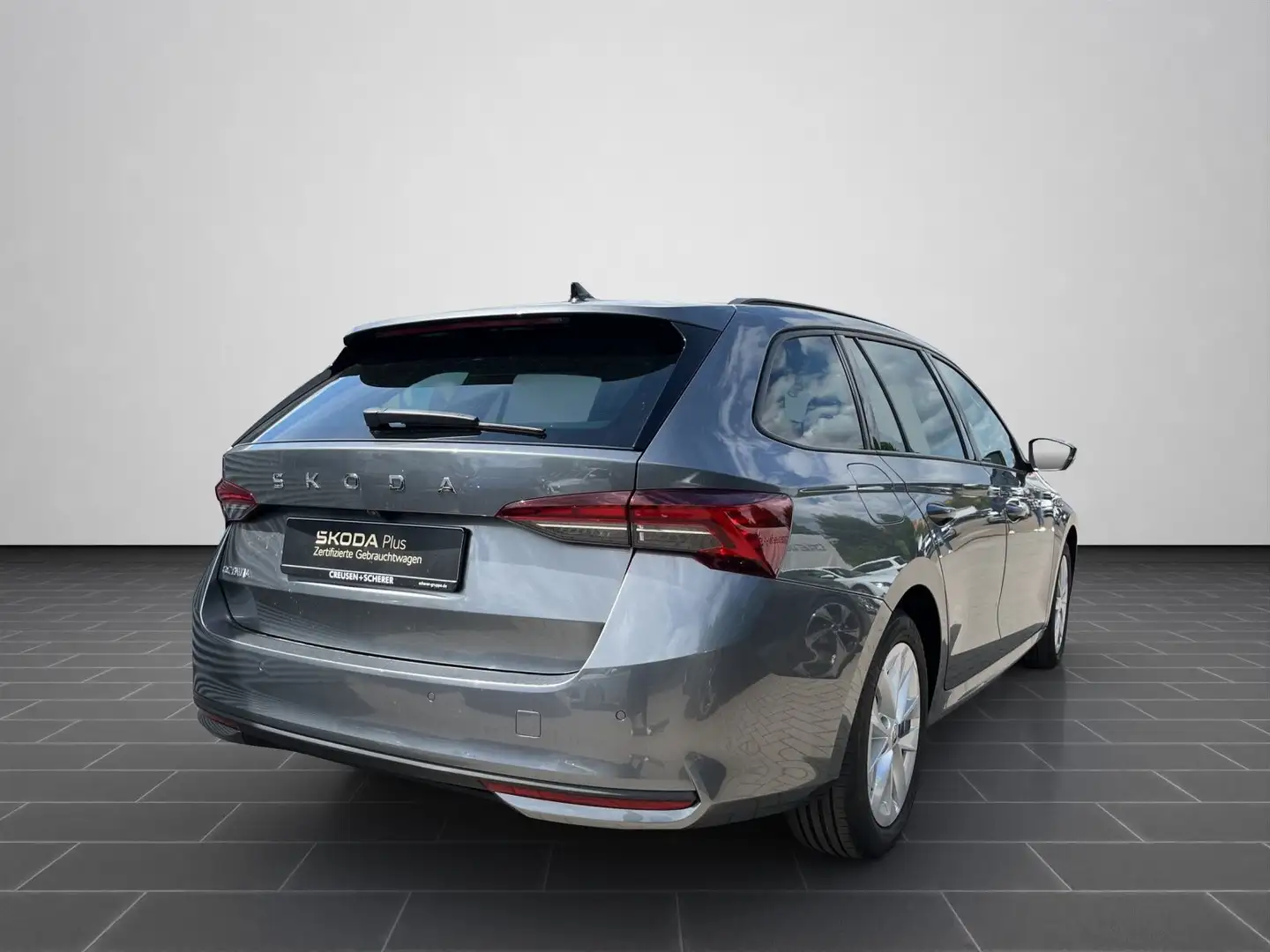 Skoda Octavia Combi 1.5 TSI DSG Selection AHK ACC NAVI Grijs - 2