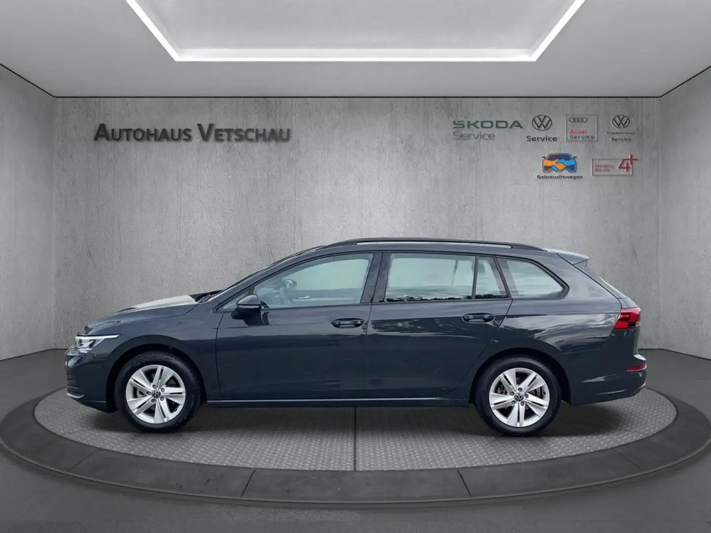 Volkswagen Golf Variant Golf VIII Variant Life 1.5 eTSI Bluetooth Navi LED Grijs - 2