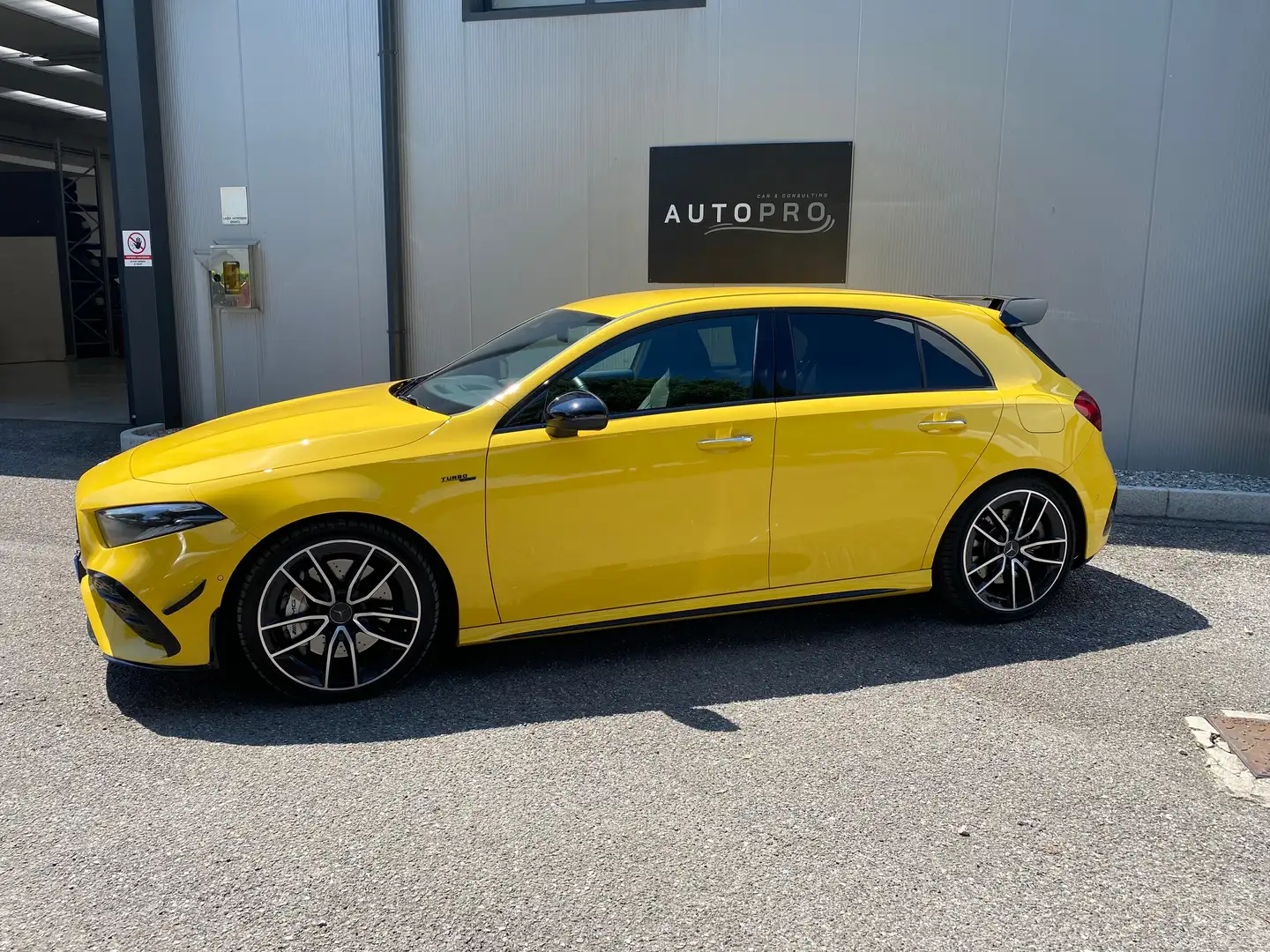 Mercedes-Benz A 35 AMG A AMG 35 Line Advanced Plus 4matic auto Jaune - 2
