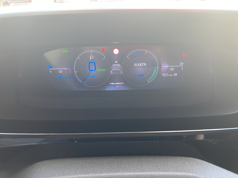 Peugeot 408 PHEV 225 e-EAT8 GT — photo 8
