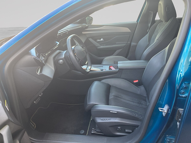 Peugeot 408 PHEV 225 e-EAT8 GT — photo 6