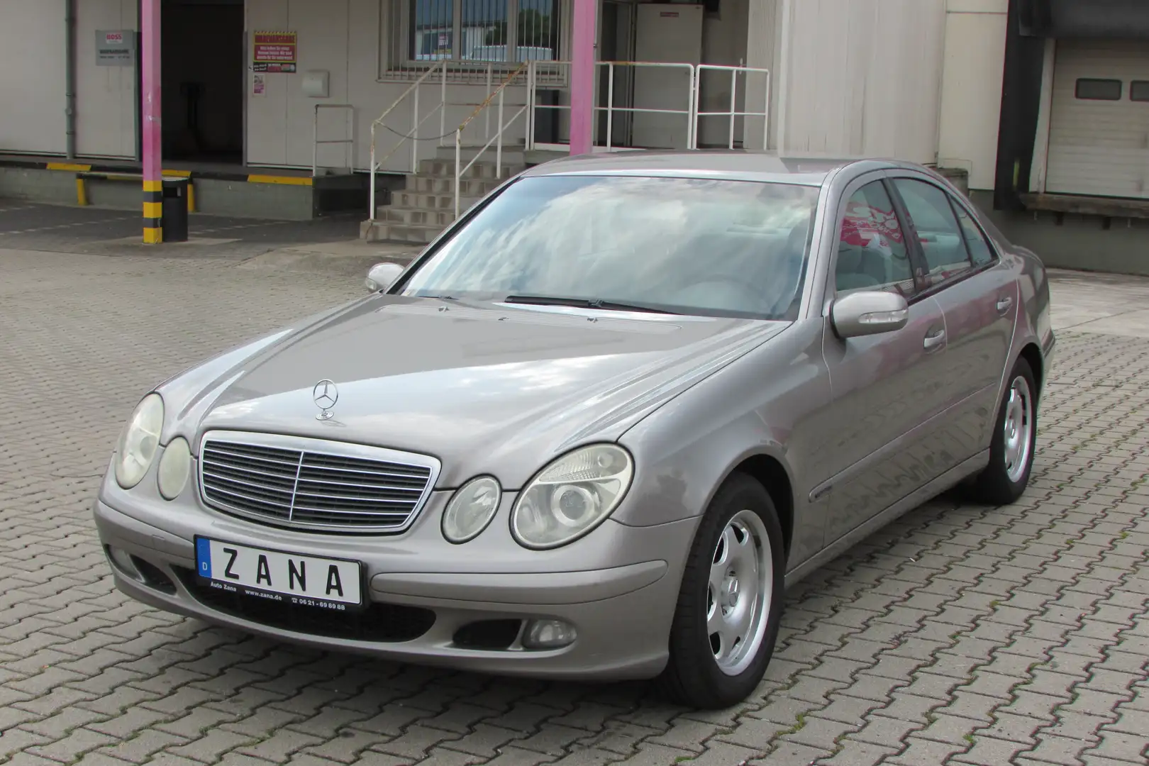 Mercedes-Benz E 220 E 220 CDI (211.006) Grau - 1