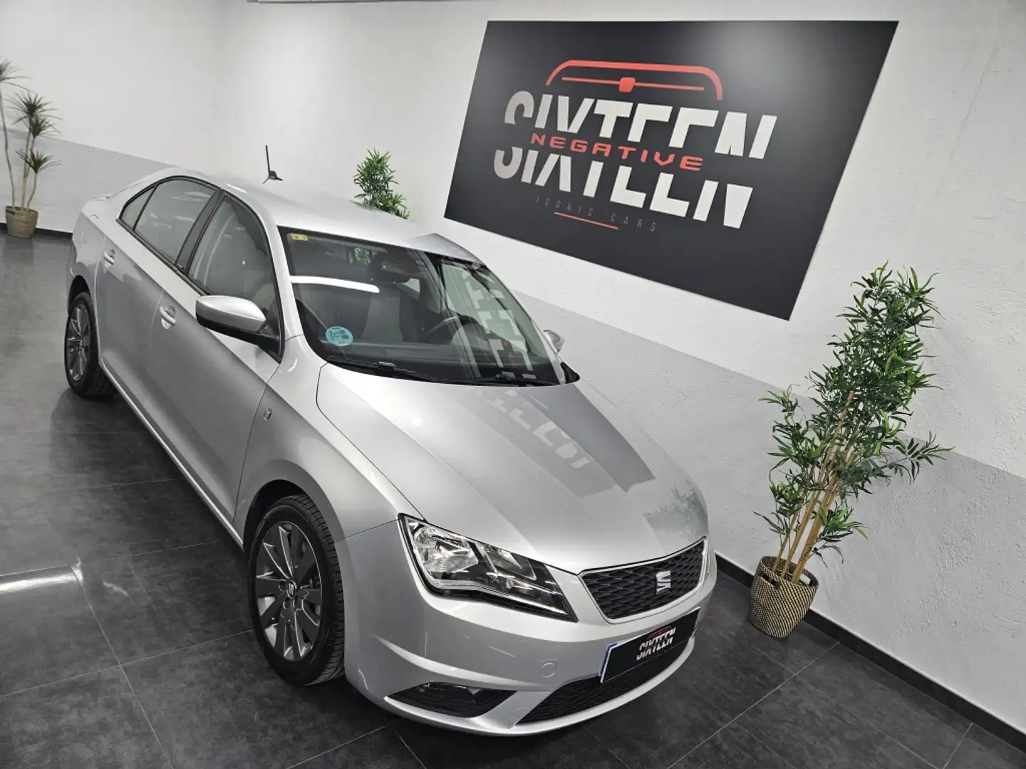 SEAT Toledo 1.2 TSI S&S Reference 105 Gris - 1