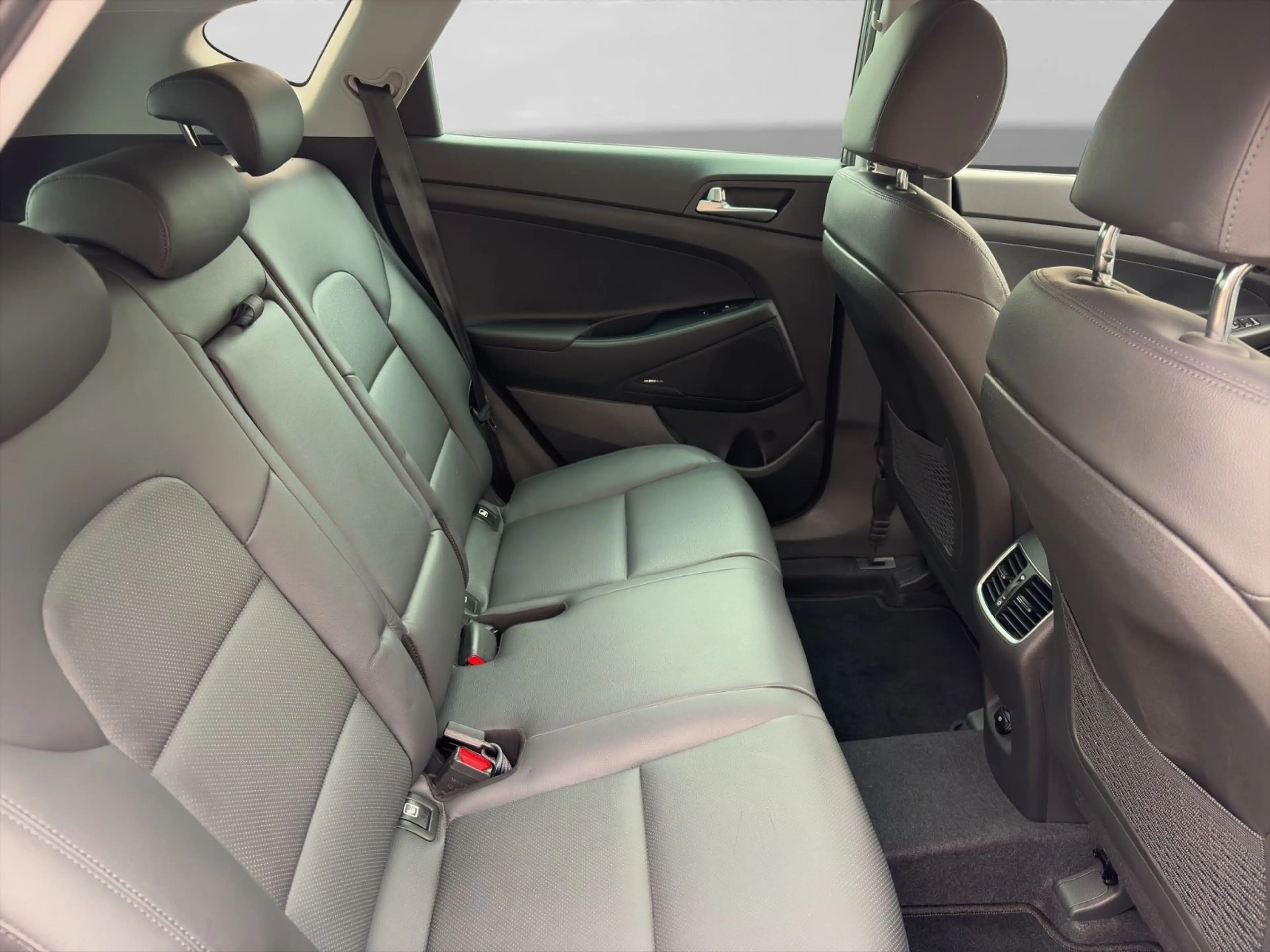 Hyundai TUCSON Premium 2WD 360°K LED NAVI KRELL SOUND — photo 14