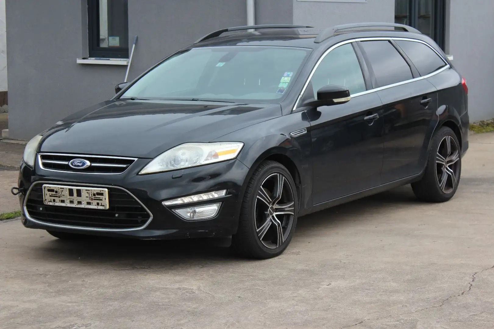 Ford Mondeo 2,2TDCi DPF Titanium Turnier Schwarz - 1