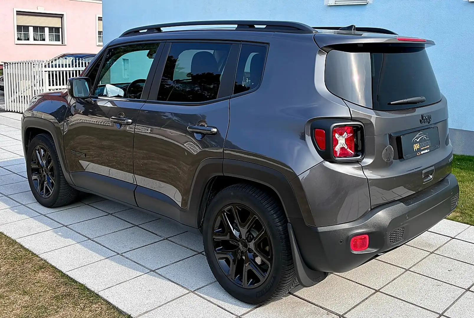 Jeep Renegade 1,3 MultiAir T4 FWD 6DDCT Night Eagle - Navi Bi... Grau - 2
