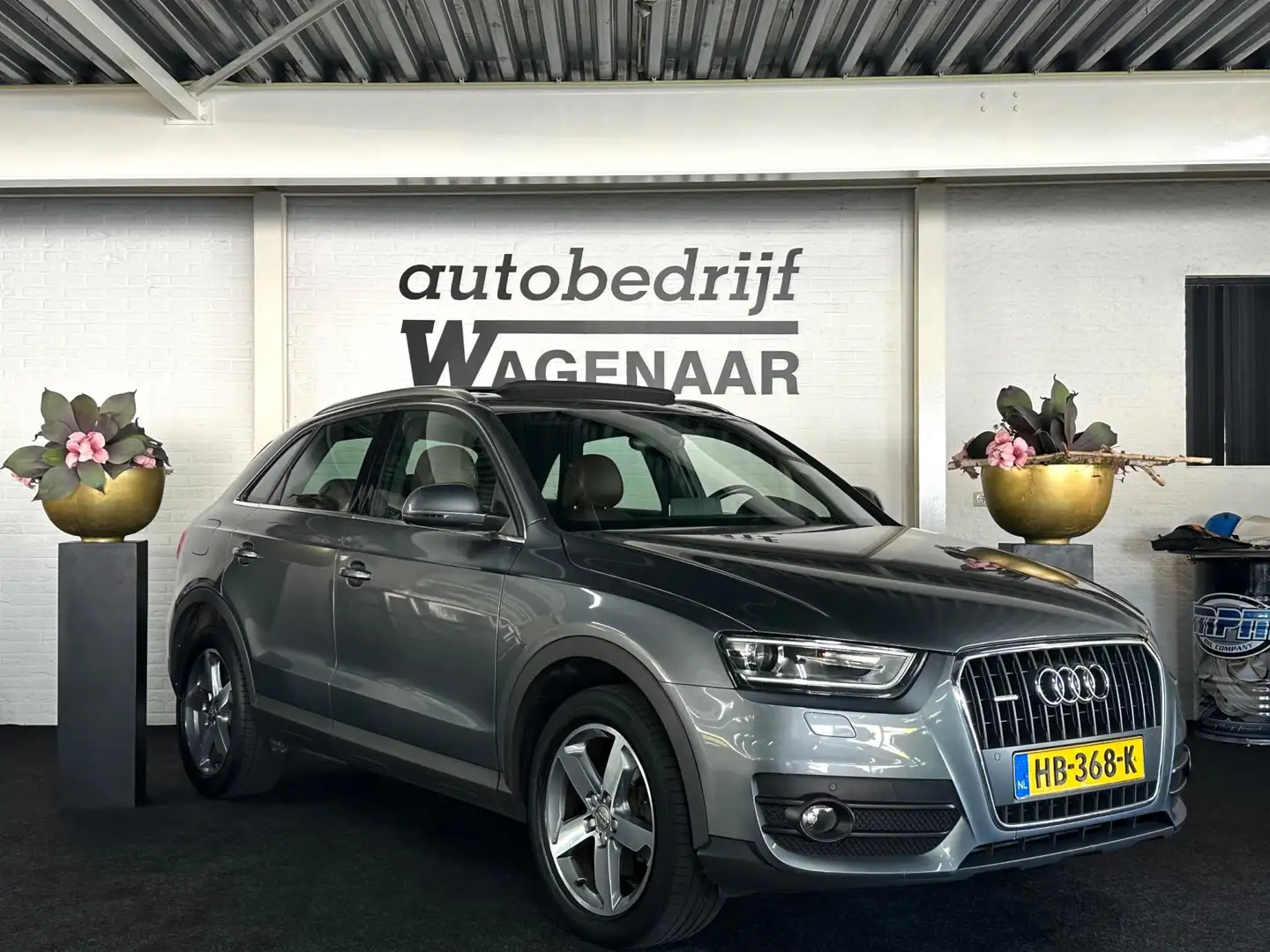 Audi Q3 2.0 TFSI quattro S Edition Leer/Pano Grijs - 2