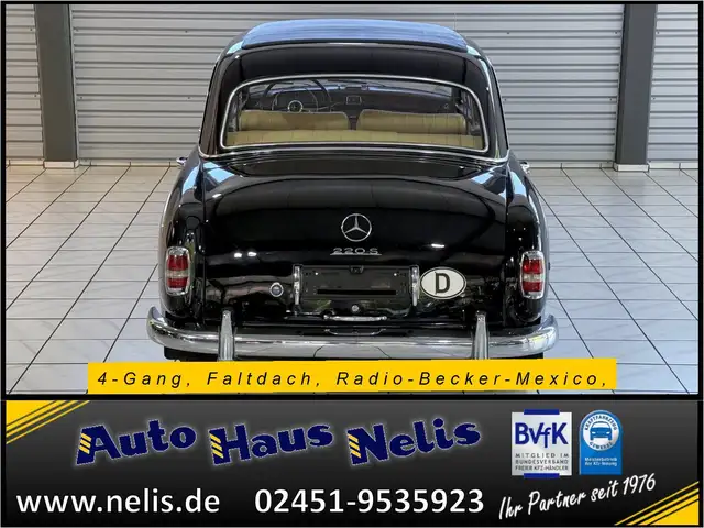 Mercedes-Benz 220 view 3