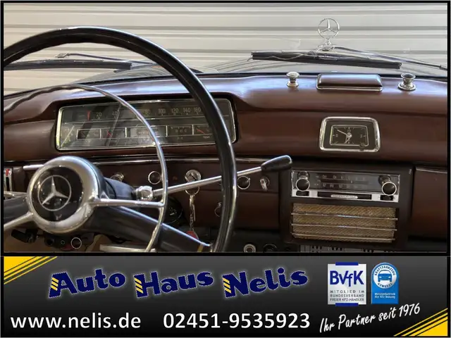 Mercedes-Benz 220 view 12