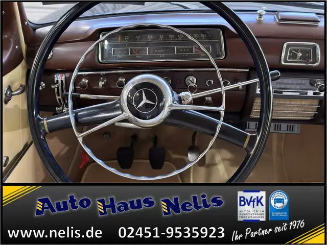Mercedes-Benz 220 view 11