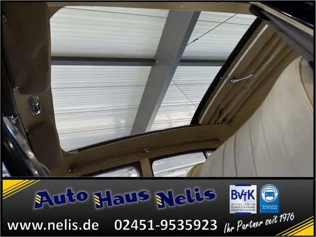 Mercedes-Benz 220 view 14