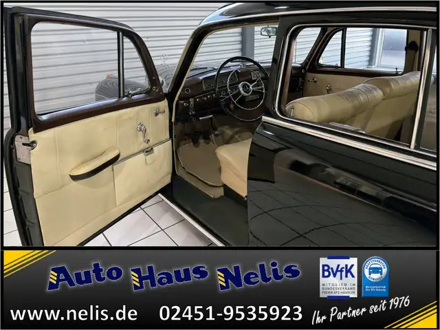 Mercedes-Benz 220 view 7