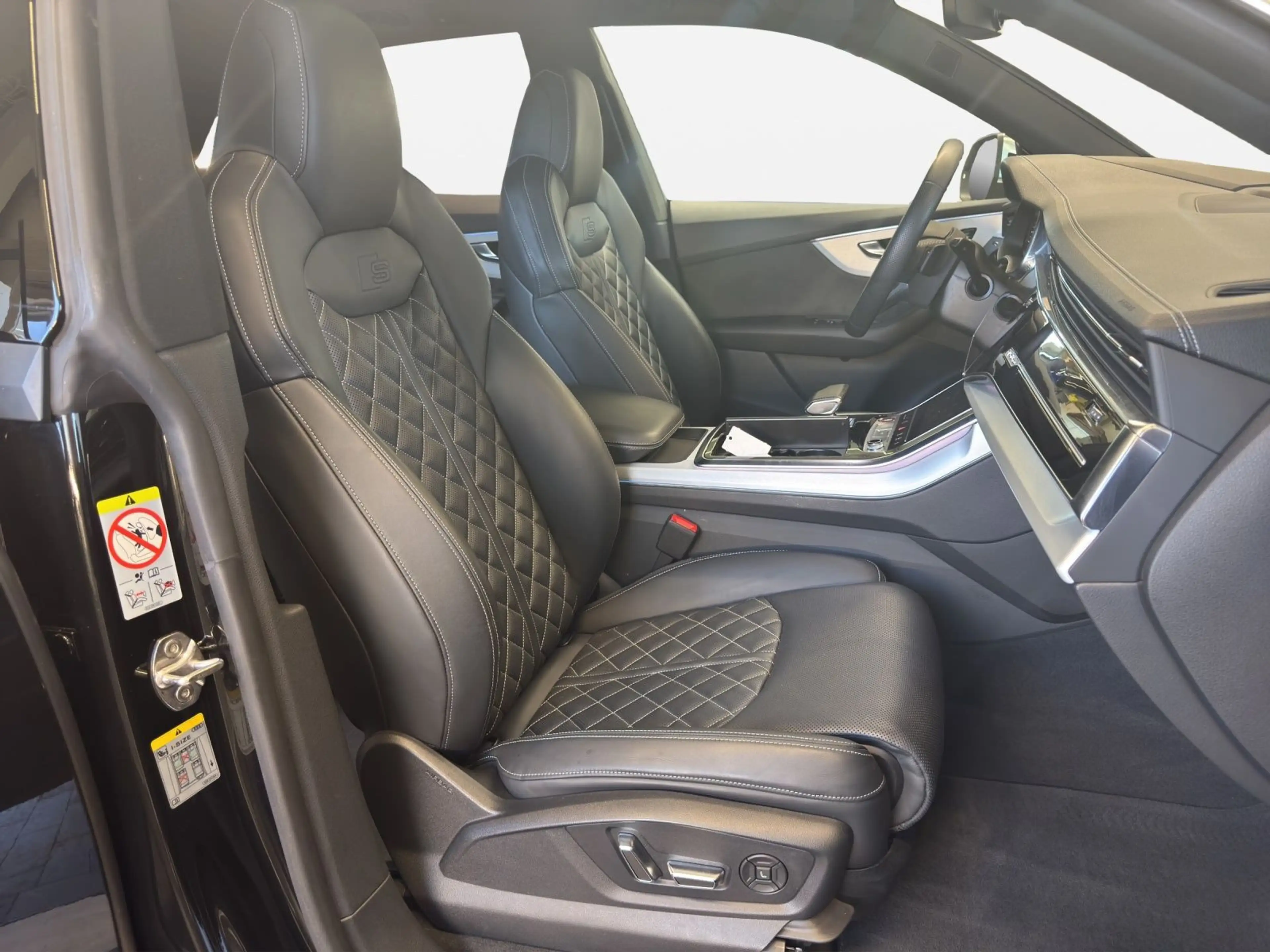 Audi SQ8 TFSI *MATRIX*PANO*AHK*HEADUP*NACHT*STANDHZG* — photo 4