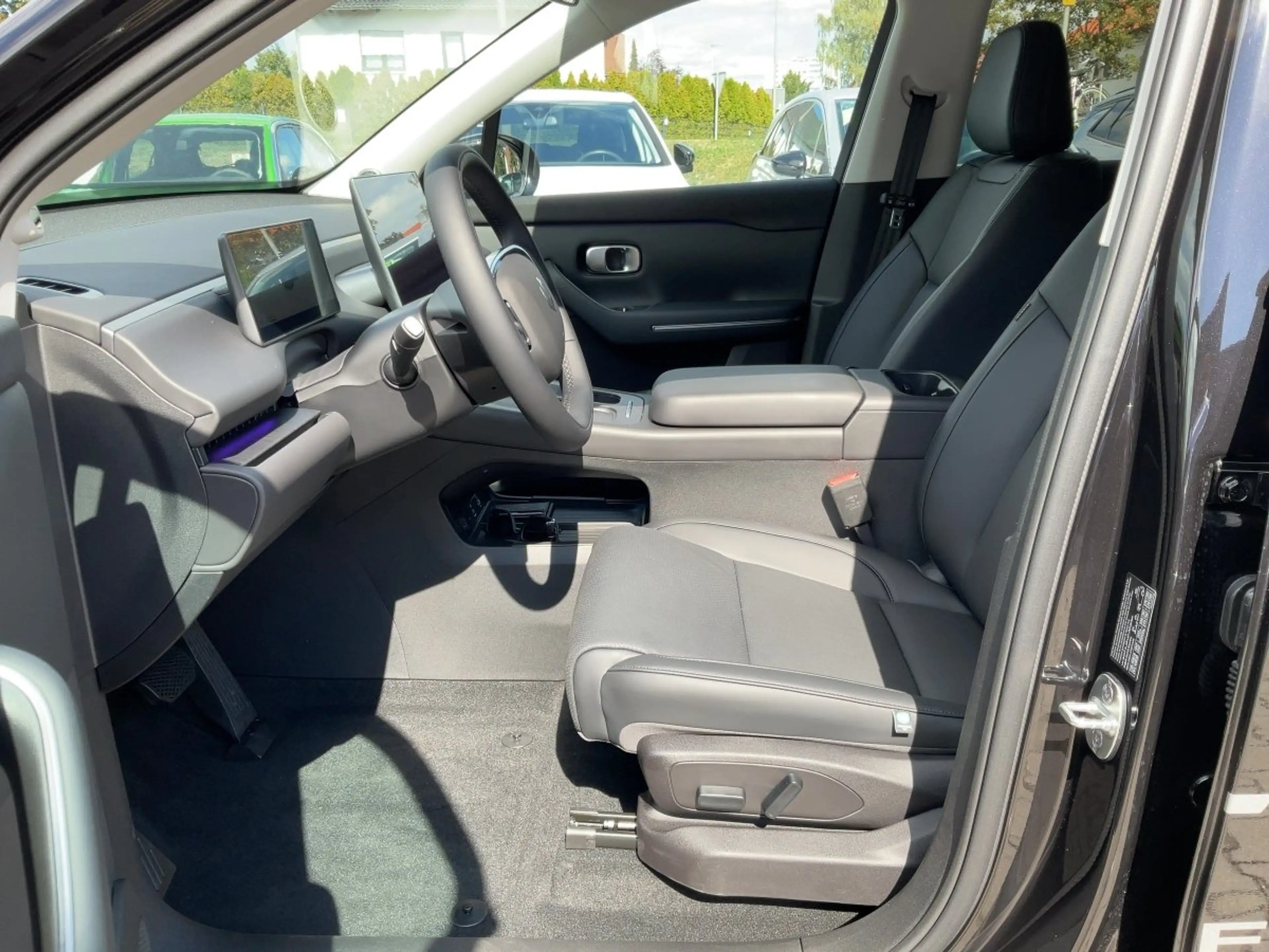 Leapmotor C10 81 800V BEV ProMax Design **ACC+Navi+Pano** — photo 11