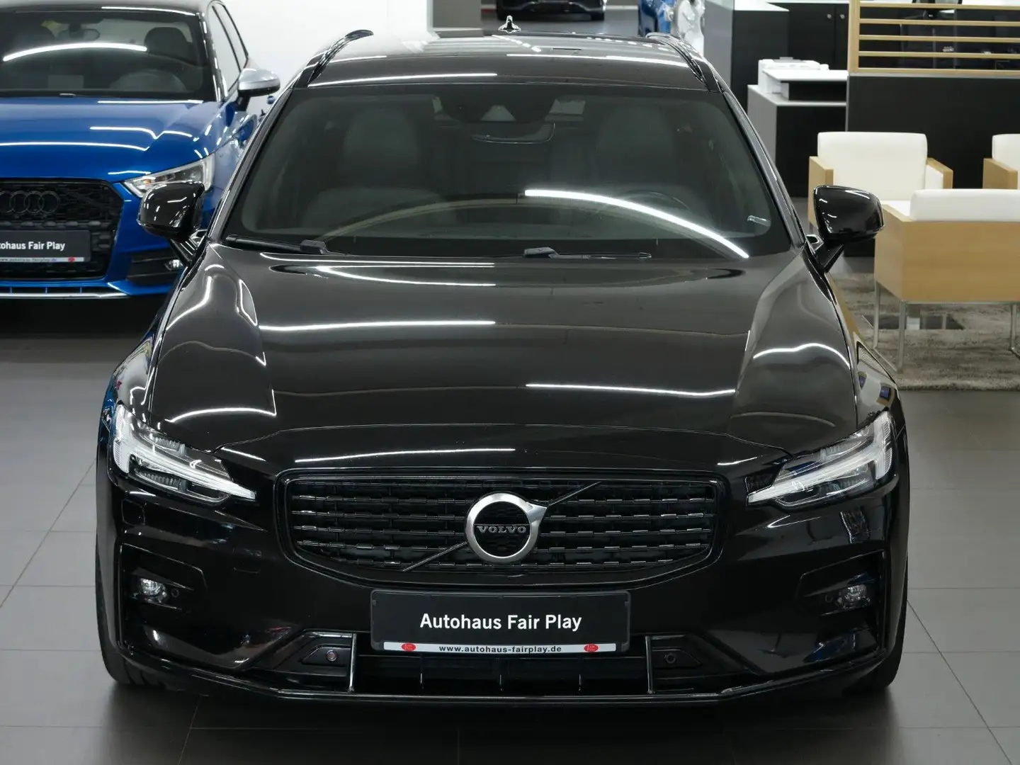 Volvo V60 Kombi R Design SAGA/H&K/AHK/U-FREI/DER BESTE Schwarz - 2