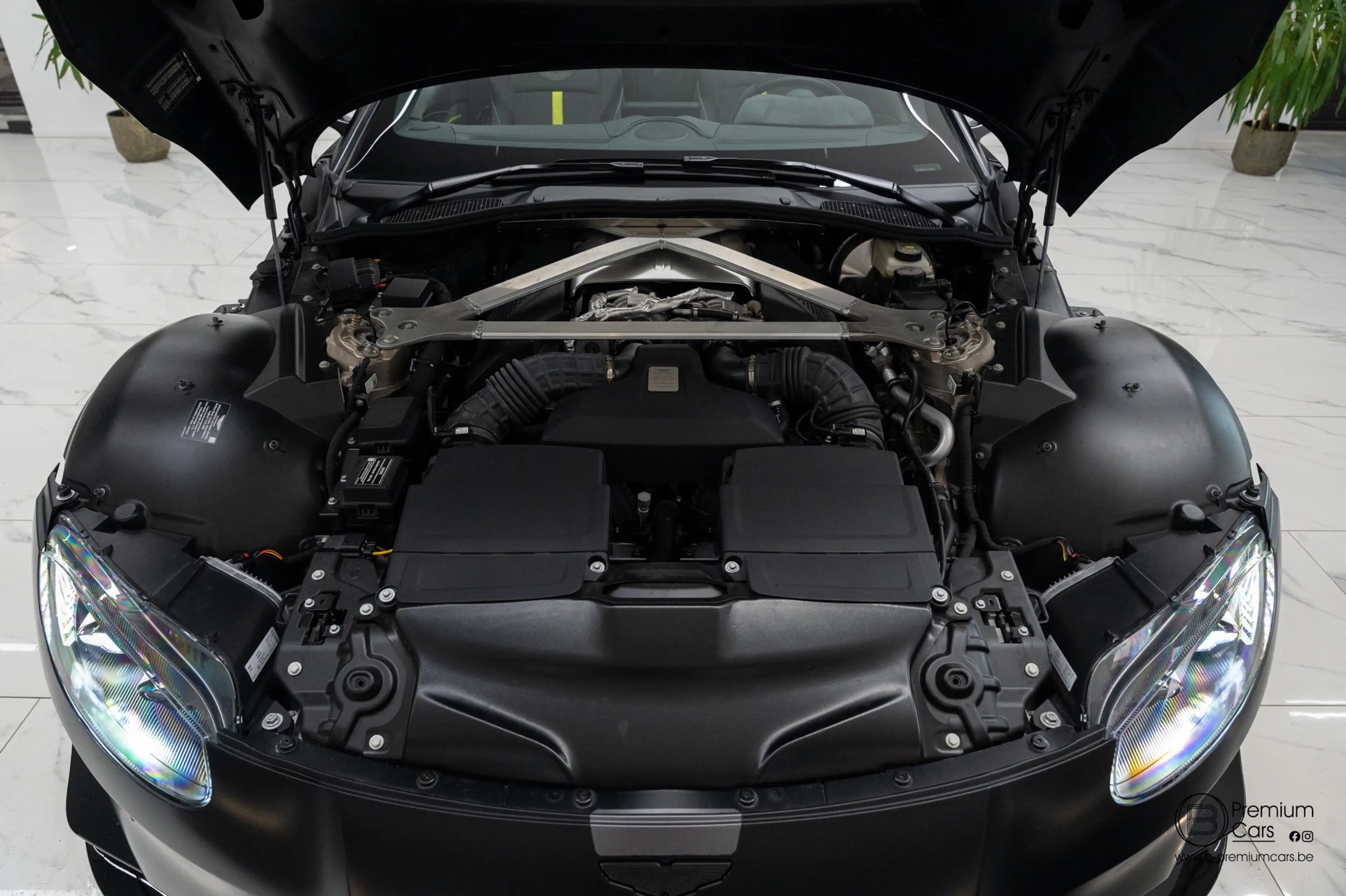 Aston Martin Vantage Roadster F1 Edition | Carbon | 360 Camera's | Full Options | — photo 10