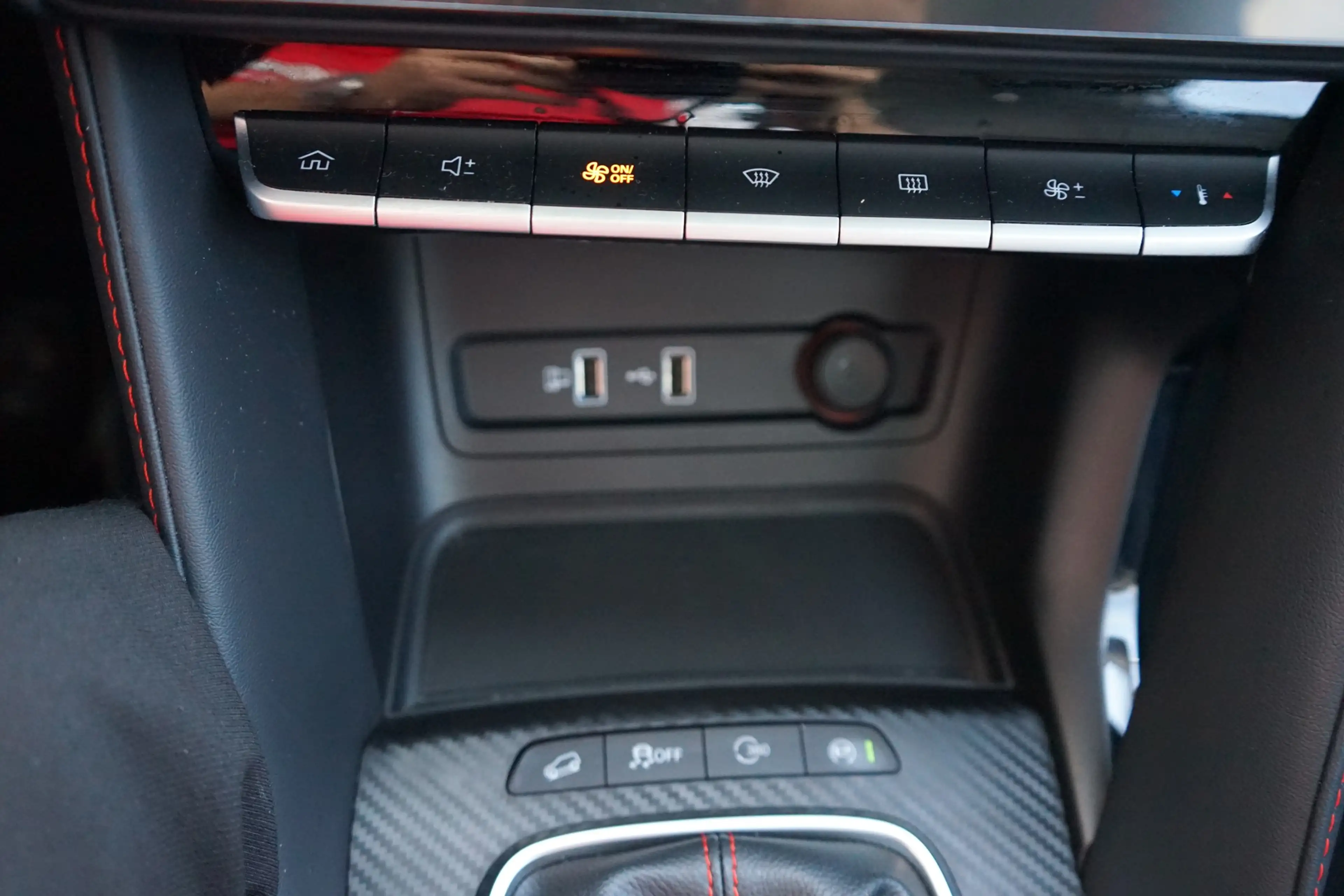 MG ZS 1.0 Luxury — photo 11