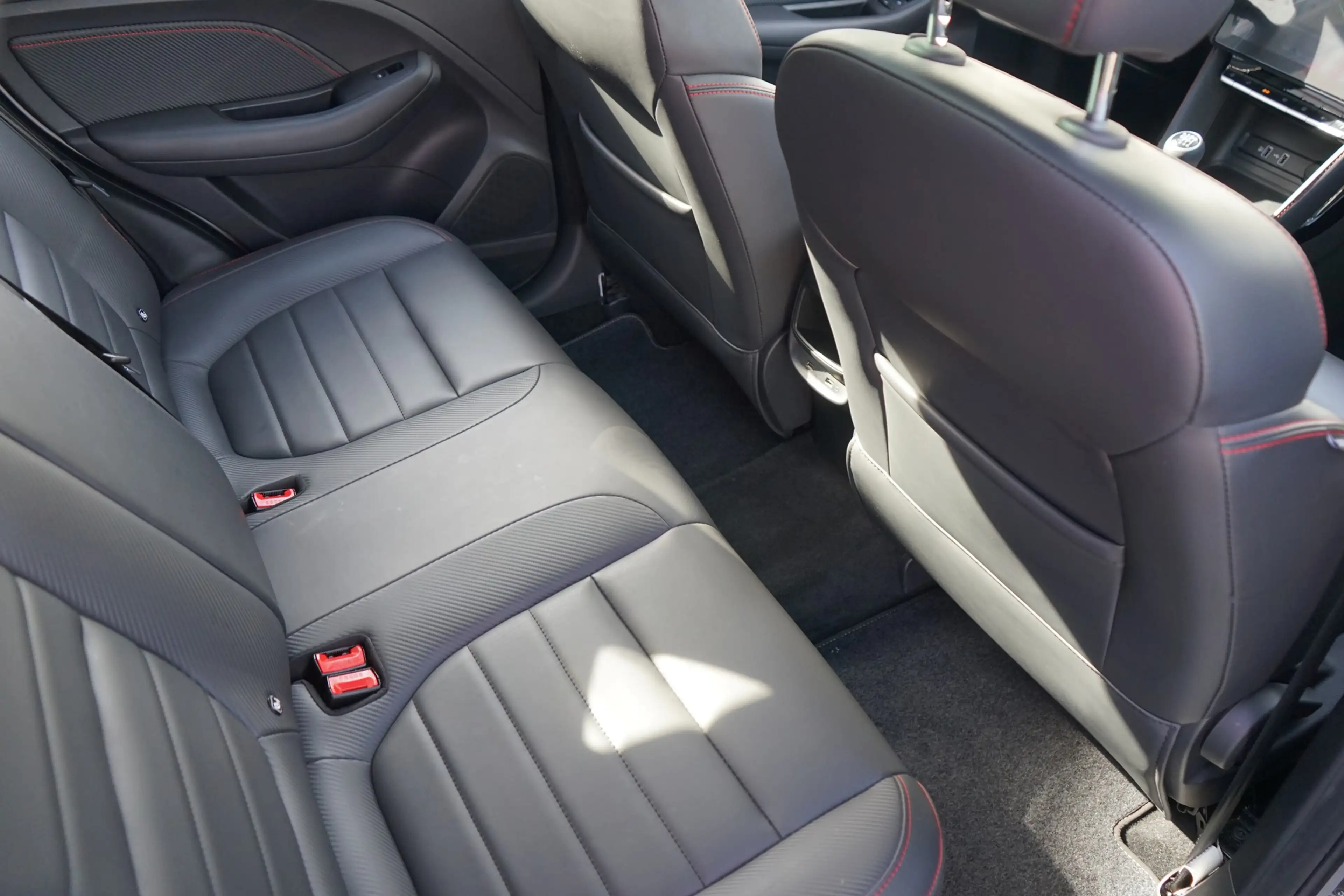 MG ZS 1.0 Luxury — photo 7