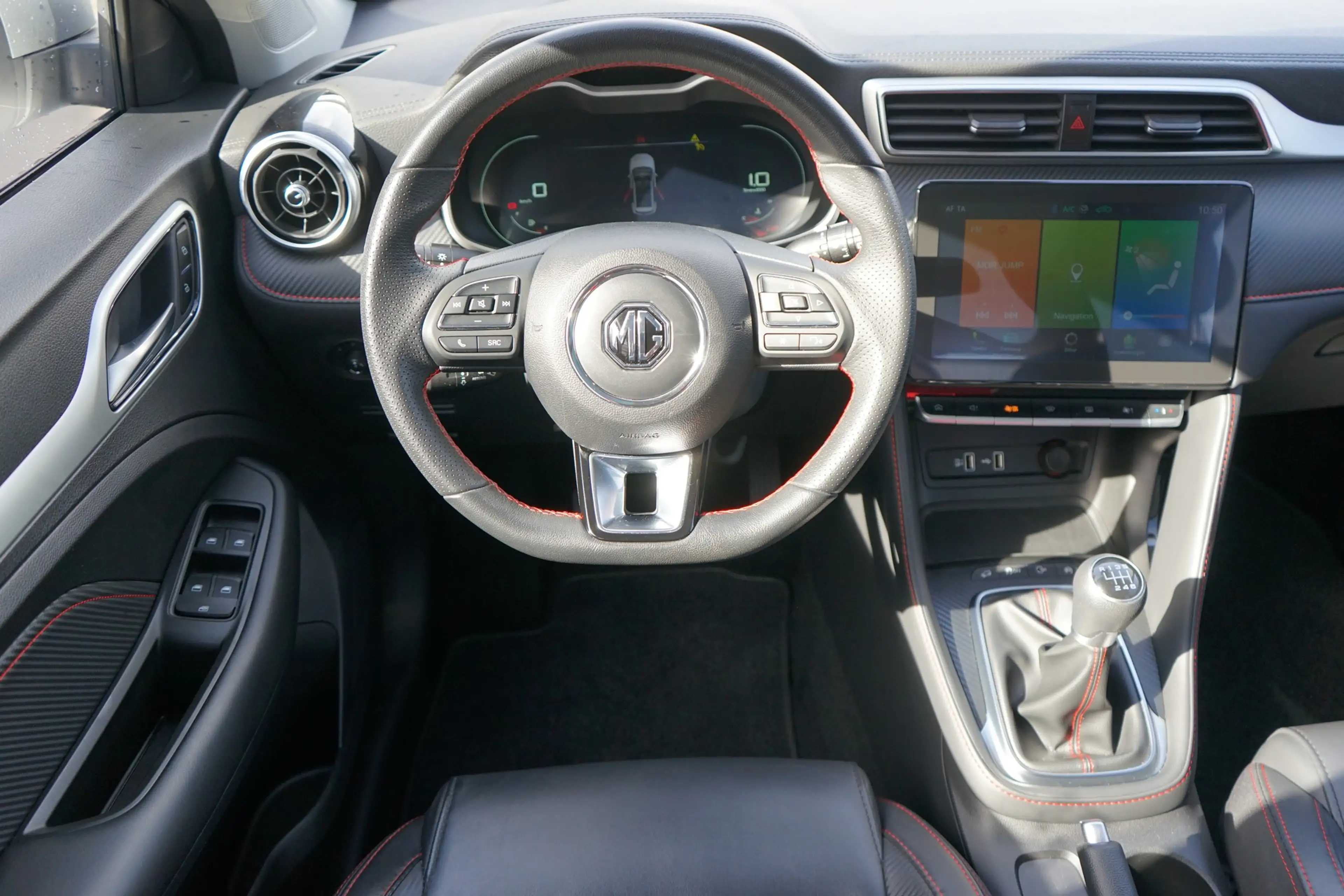 MG ZS 1.0 Luxury — photo 9