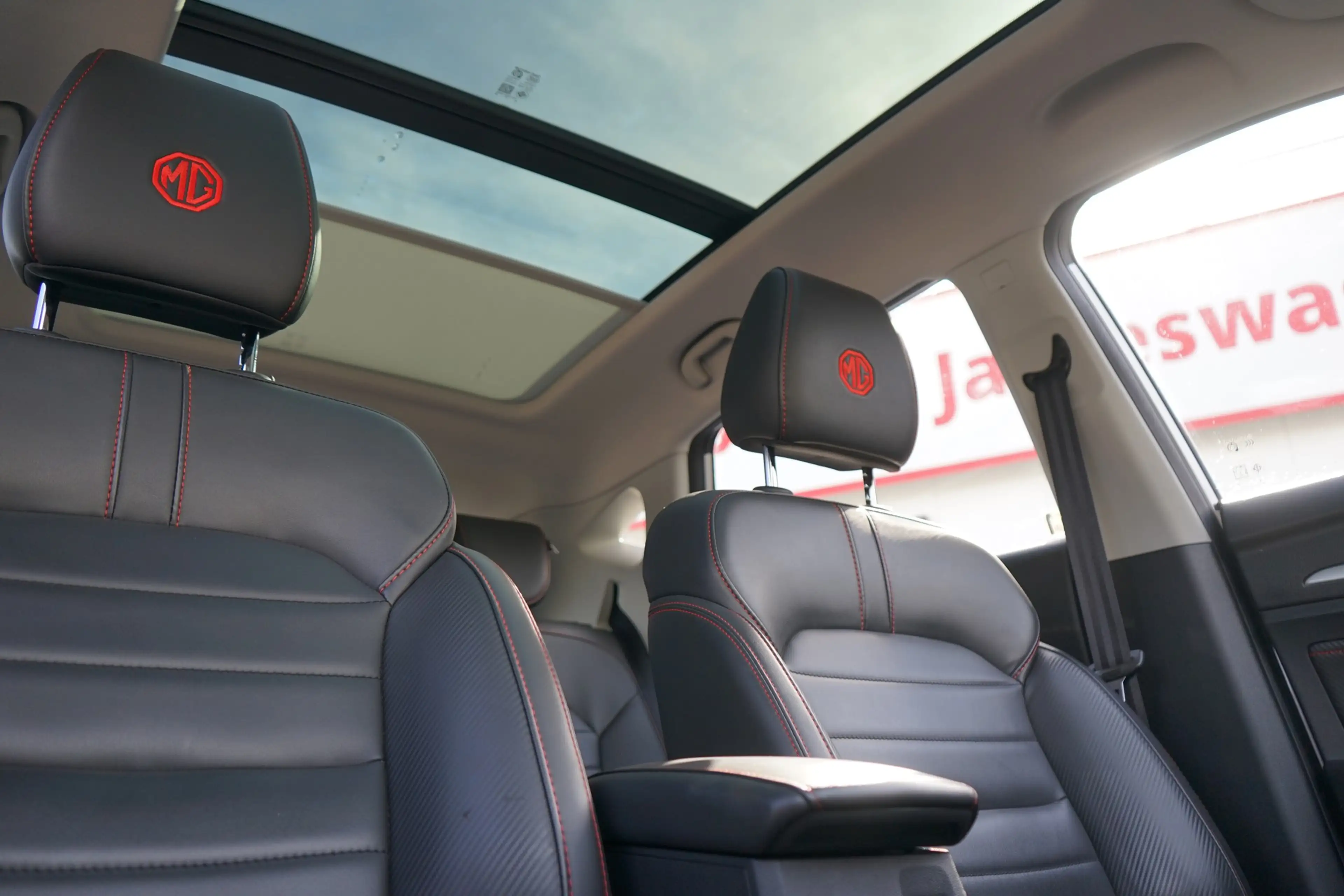 MG ZS 1.0 Luxury — photo 14