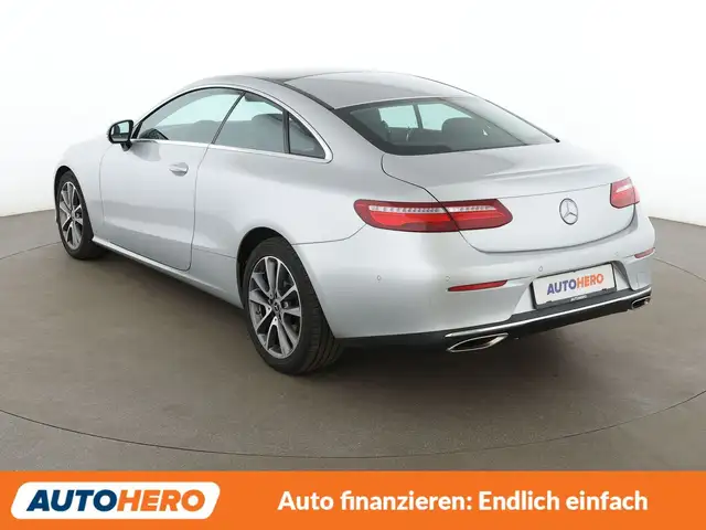 Mercedes-Benz E-Class view 4