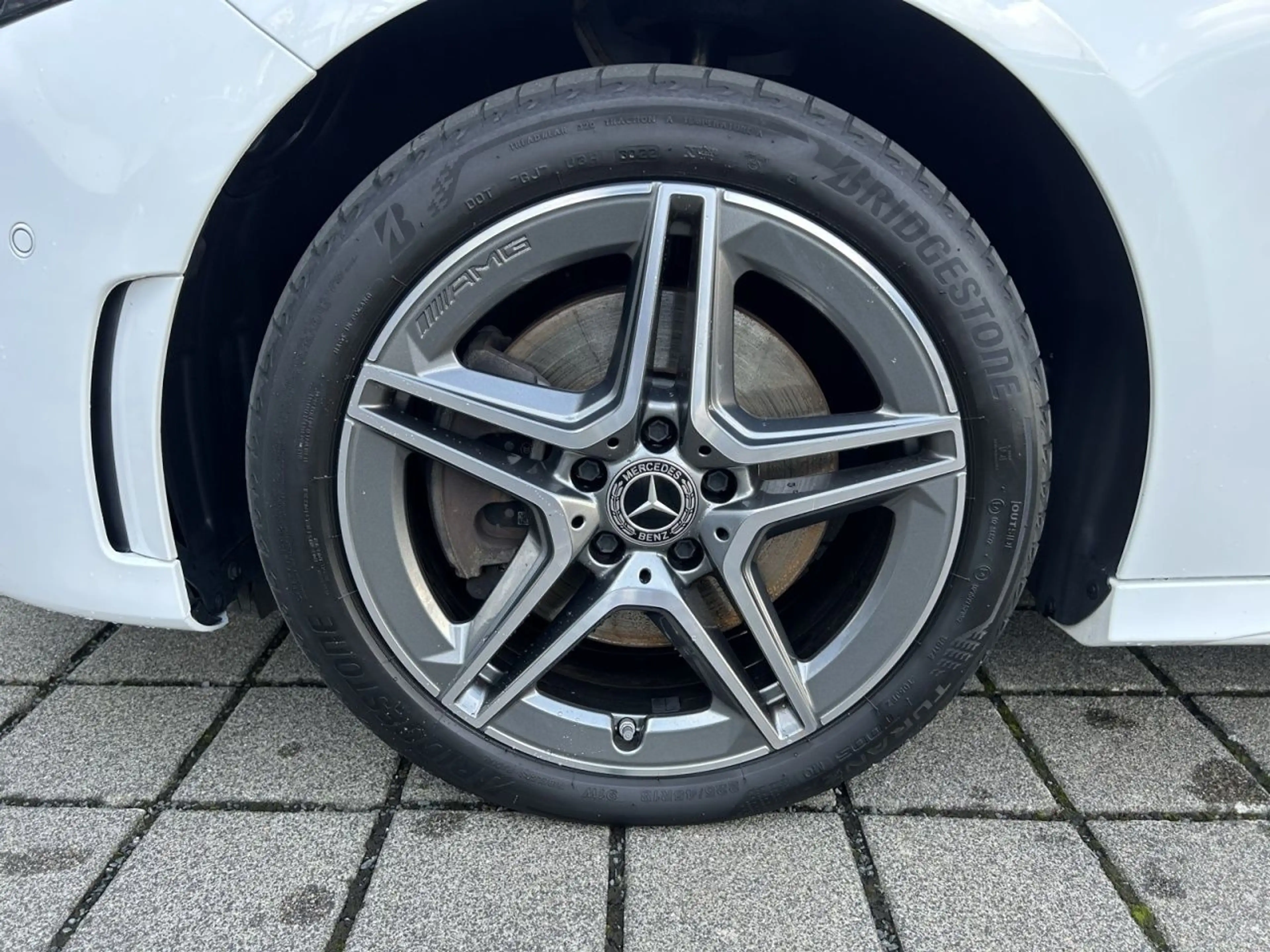 Mercedes-Benz A 250 e Limousine AMG+AMBIENTE+KAM+LED+NAVI+WIDE — photo 11