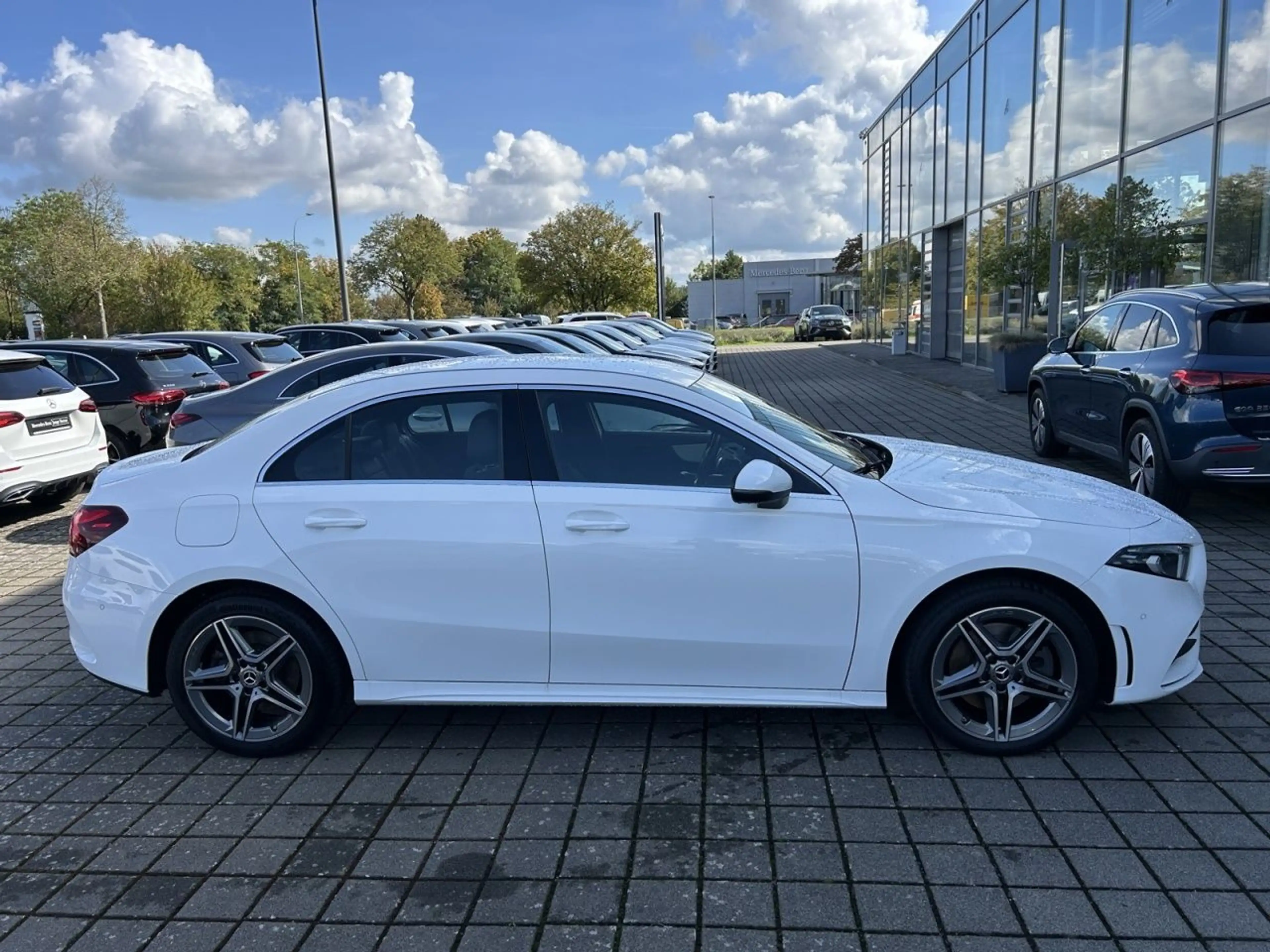 Mercedes-Benz A 250 e Limousine AMG+AMBIENTE+KAM+LED+NAVI+WIDE — photo 5
