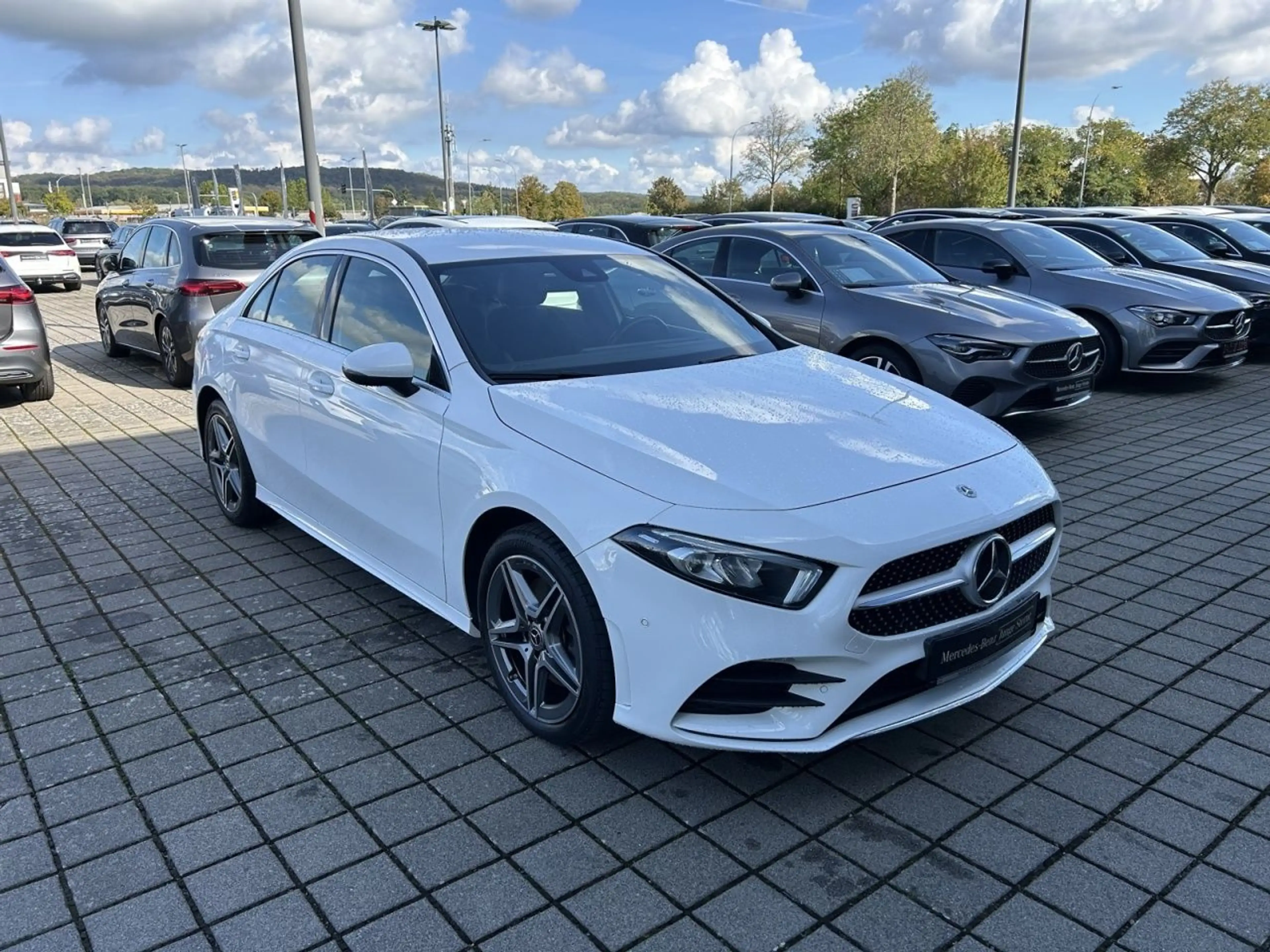 Mercedes-Benz A 250 e Limousine AMG+AMBIENTE+KAM+LED+NAVI+WIDE — photo 4