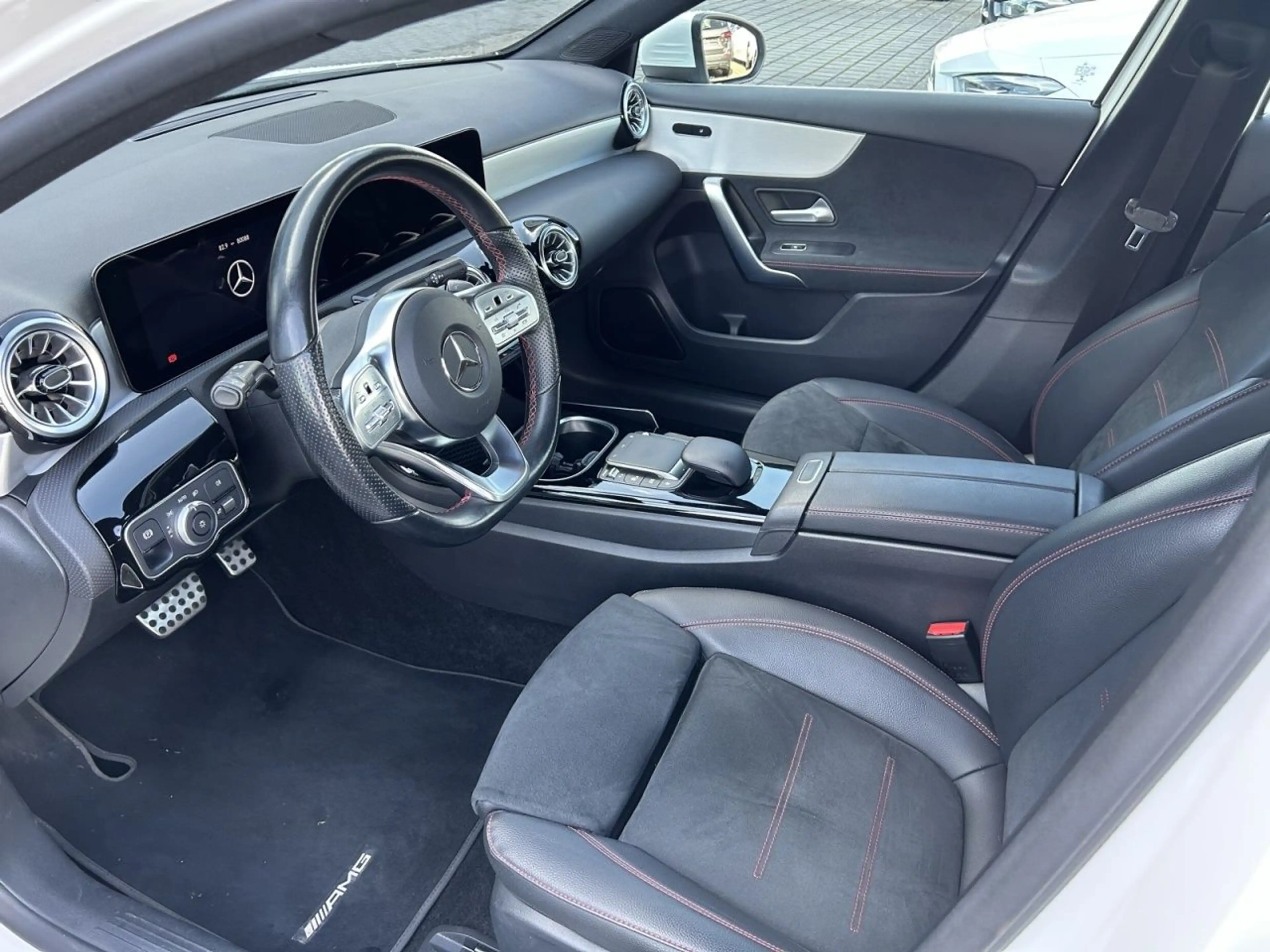 Mercedes-Benz A 250 e Limousine AMG+AMBIENTE+KAM+LED+NAVI+WIDE — photo 12