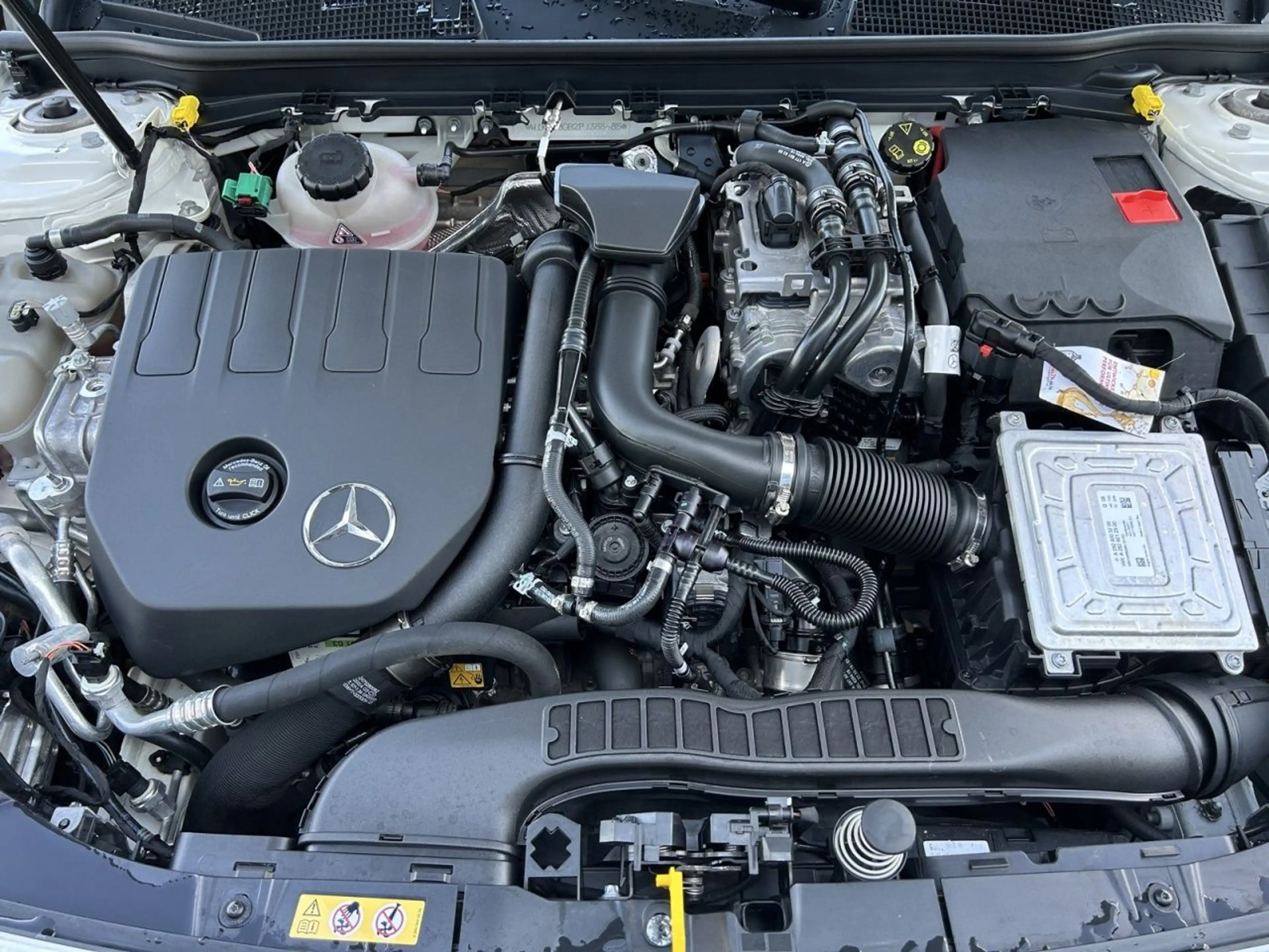 Mercedes-Benz A 250 e Limousine AMG+AMBIENTE+KAM+LED+NAVI+WIDE — photo 14