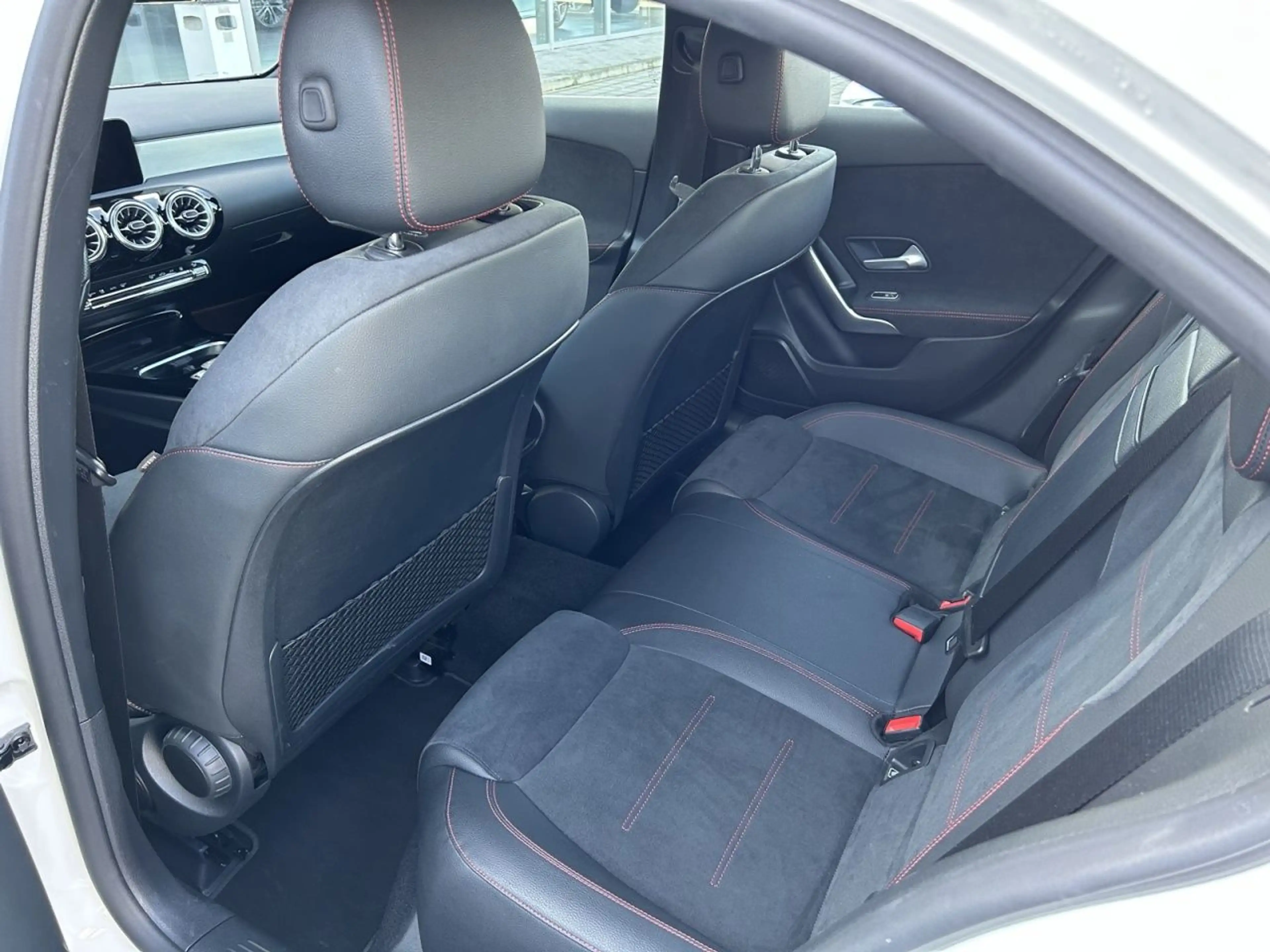Mercedes-Benz A 250 e Limousine AMG+AMBIENTE+KAM+LED+NAVI+WIDE — photo 13