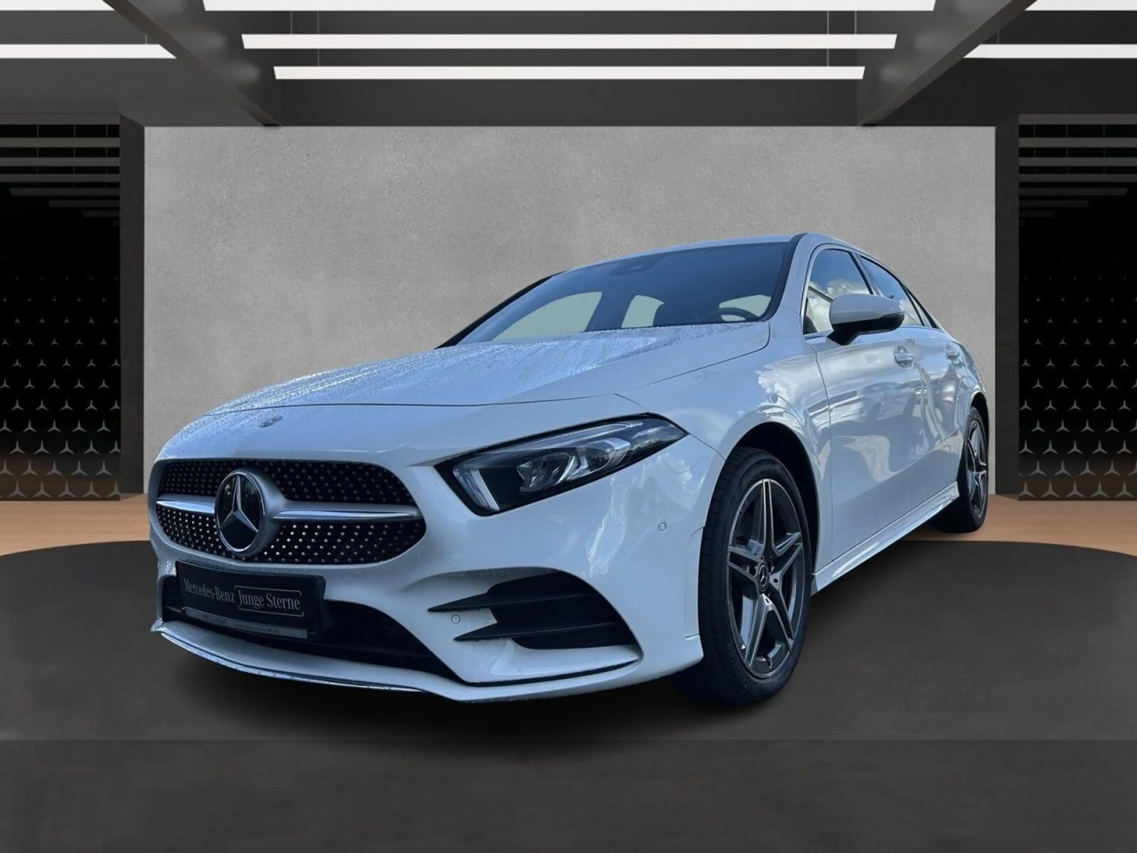 Mercedes-Benz A 250 e Limousine AMG+AMBIENTE+KAM+LED+NAVI+WIDE — photo 2