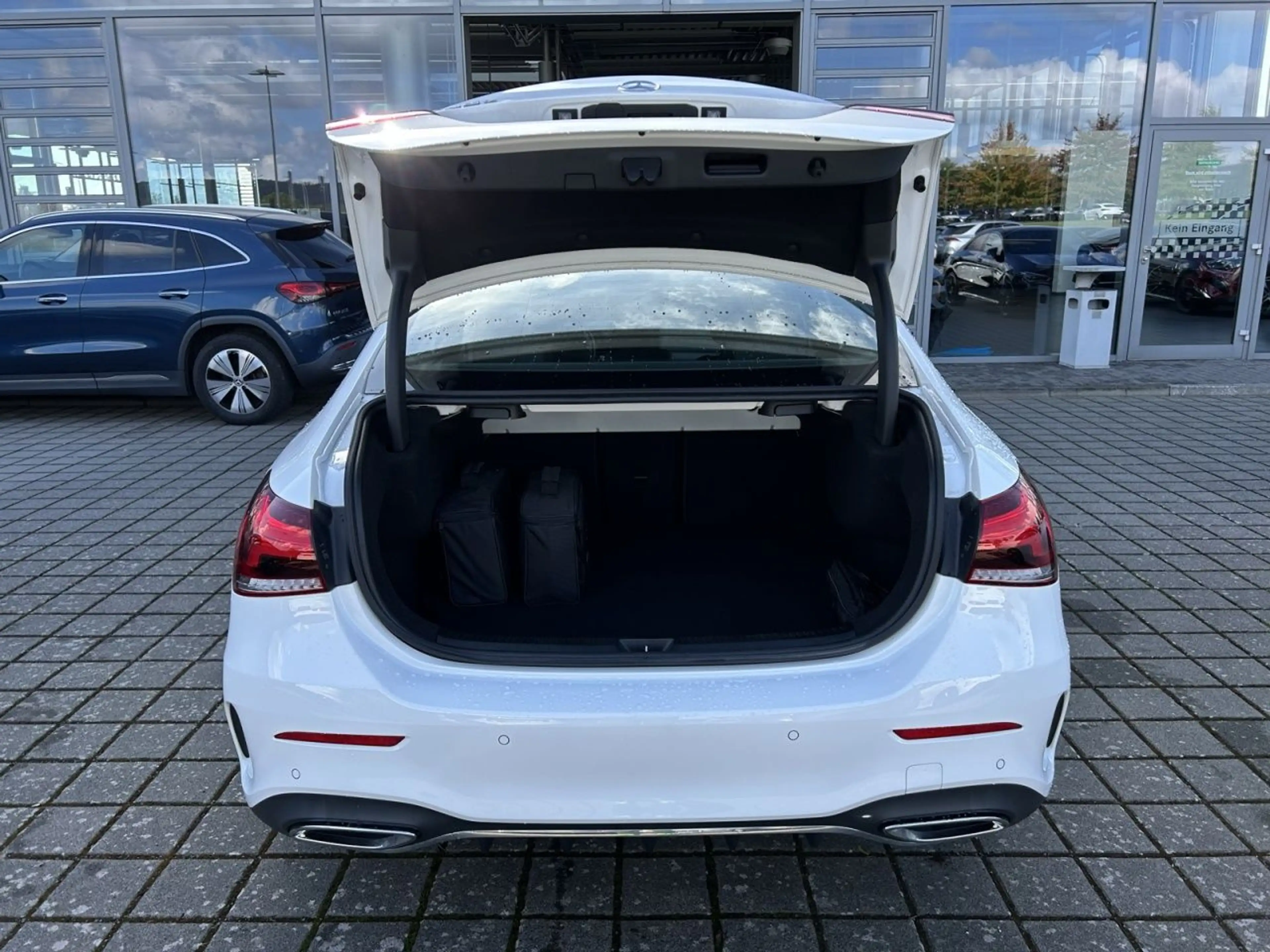 Mercedes-Benz A 250 e Limousine AMG+AMBIENTE+KAM+LED+NAVI+WIDE — photo 10