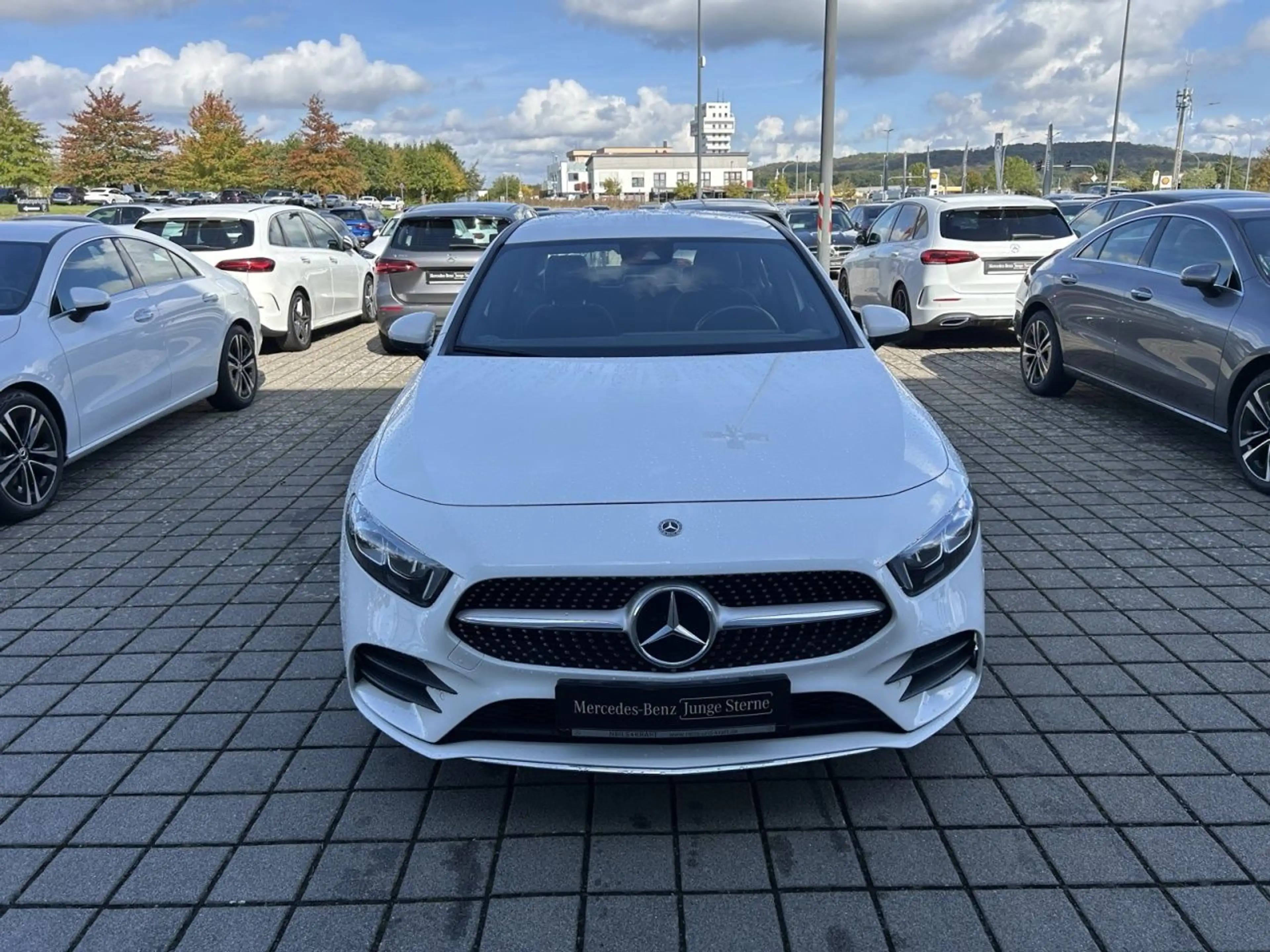 Mercedes-Benz A 250 e Limousine AMG+AMBIENTE+KAM+LED+NAVI+WIDE — photo 3