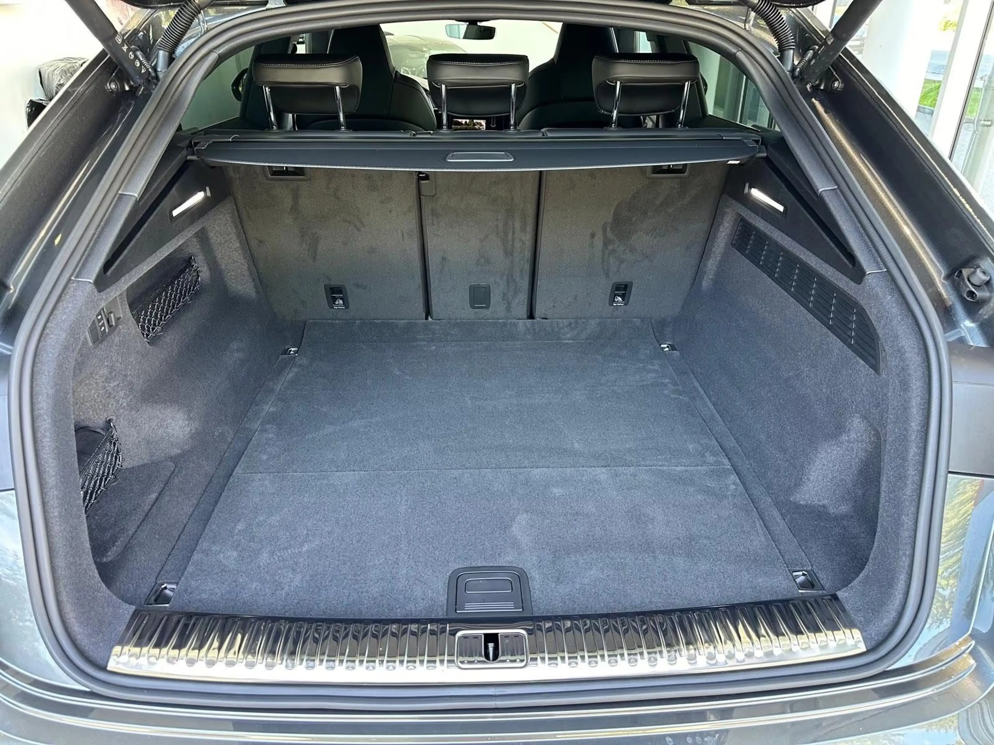 Audi Q8 50TDI Facelift /gr-sw/SLine/Pan/Sport/23 — photo 12