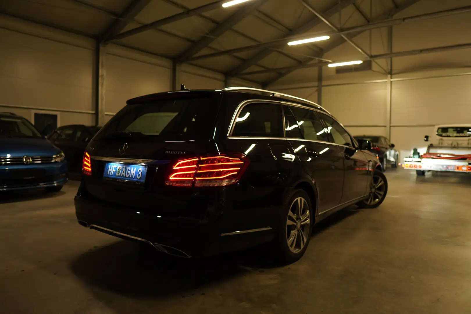 Mercedes-Benz E 220 E 220 T Avantgarde 4 Matic Aut. XENON NAVI LEDER Schwarz - 2