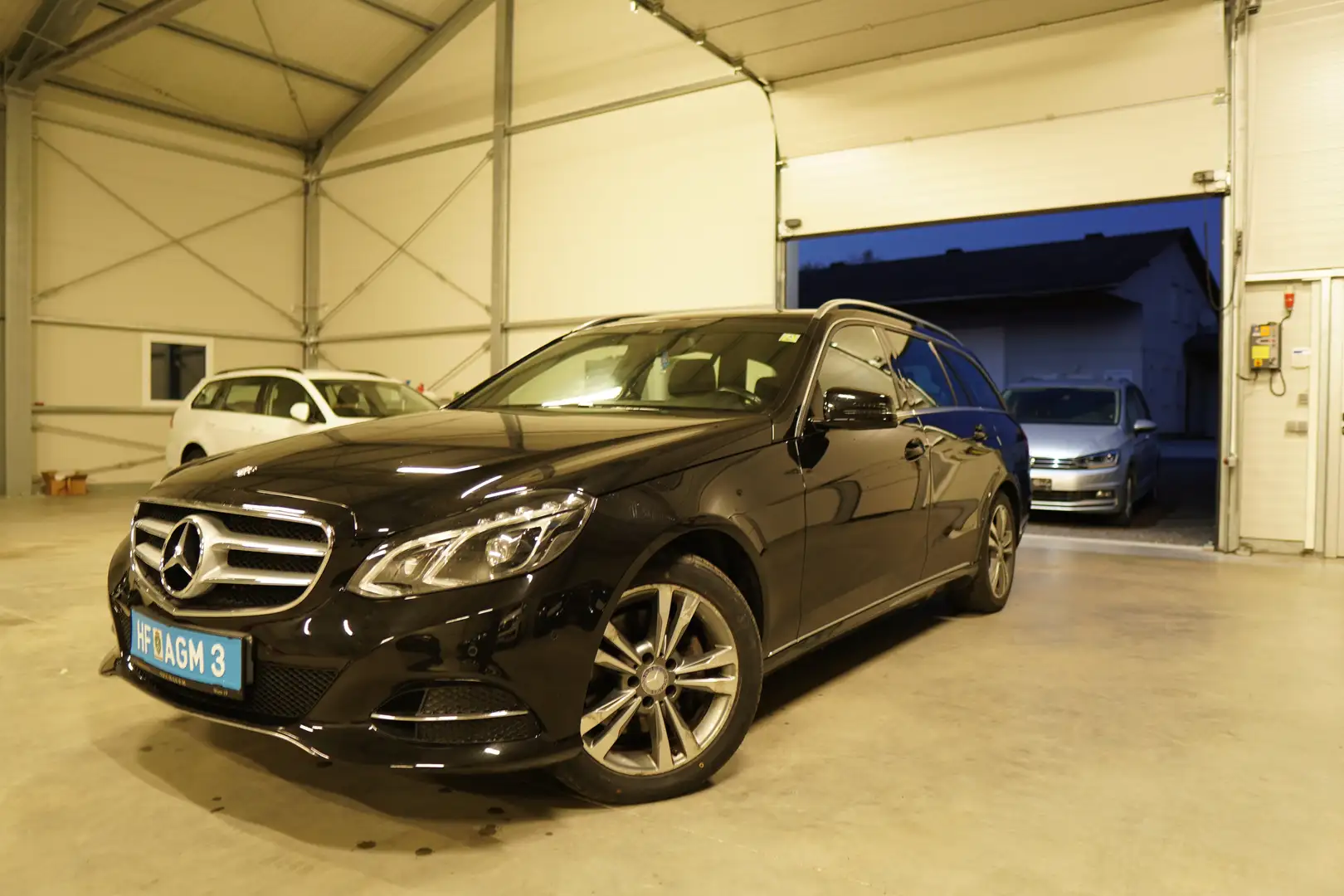 Mercedes-Benz E 220 E 220 T Avantgarde 4 Matic Aut. XENON NAVI LEDER Schwarz - 1