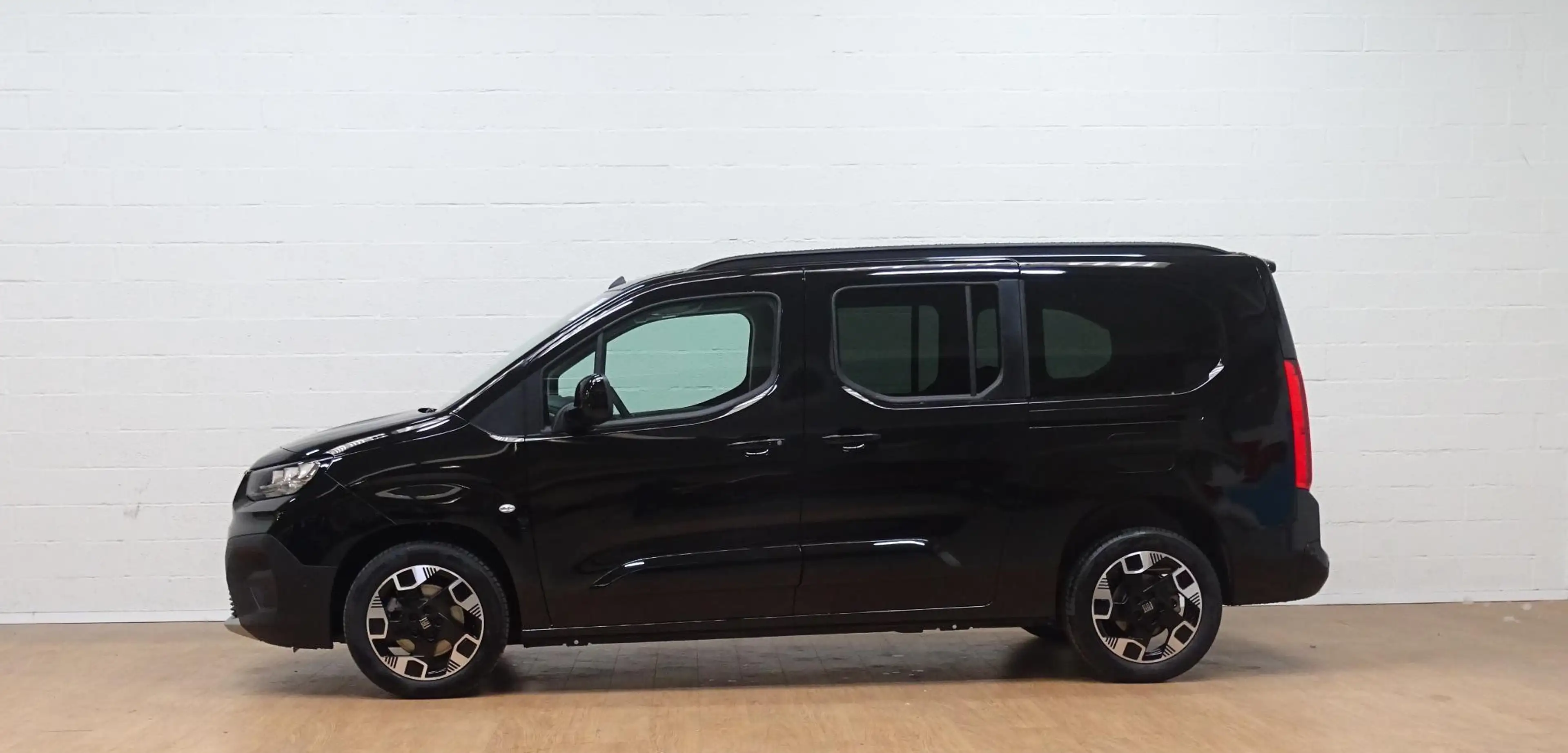 Fiat Qubo L 1.5 BlueHDI 130 S&S AT La Prima Long+7 seats+cam — photo 8