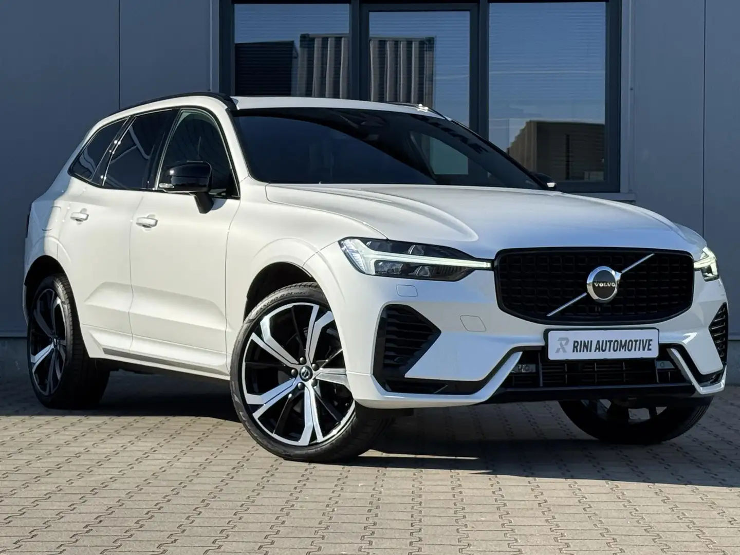 Volvo XC60 2.0 T6 Plug-in hybrid AWD R-Design 349 PK | Crysta Blanco - 2