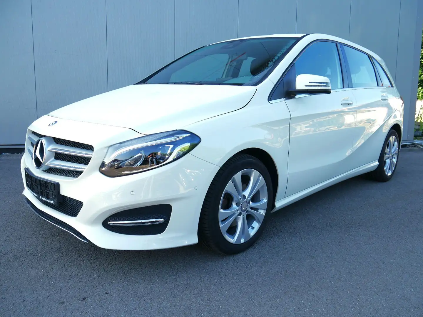 Mercedes-Benz B 180 Aut. Score LED/PDC/RFK/TEMPOMAT Weiß - 1