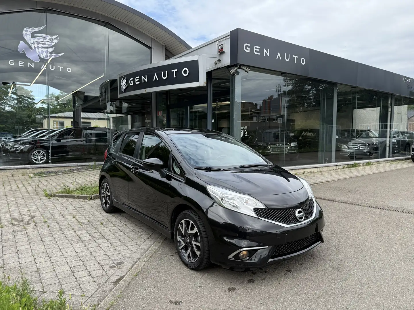 Nissan Note 1.2 DIG-S Connect Edition Sport Pack Zwart - 1