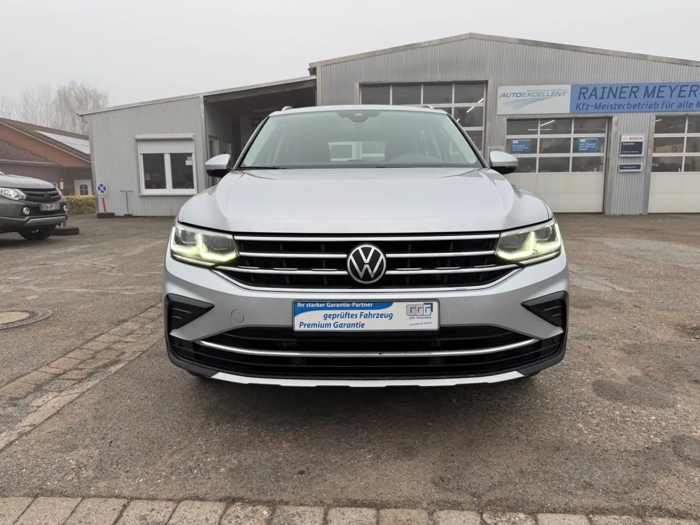 Volkswagen Tiguan Elegance eHybrid Matrix/AHK/Kamera Silber - 2
